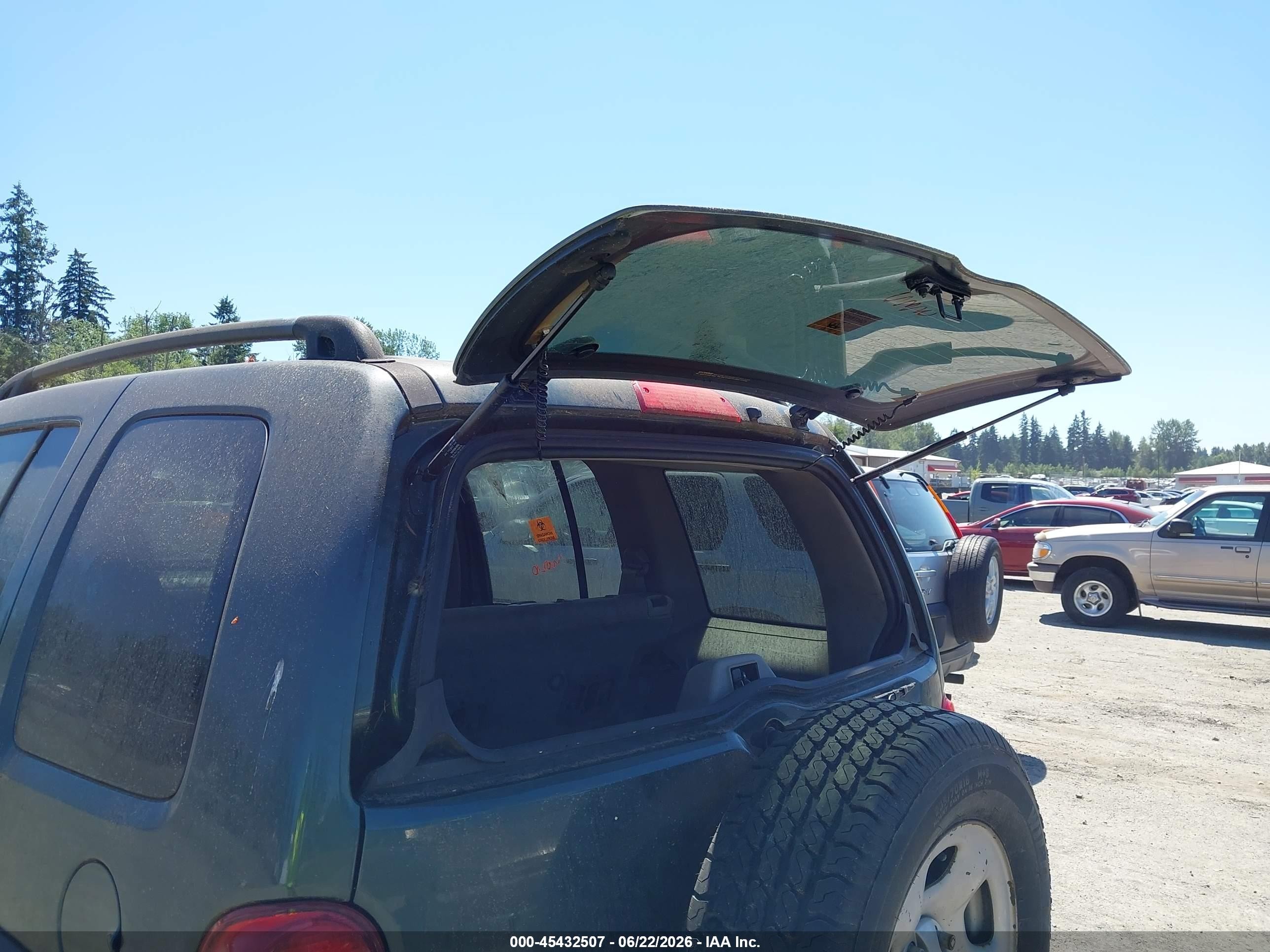 2003 Jeep Liberty Sport Зеленый vin: 1J4GL48KX3W638531