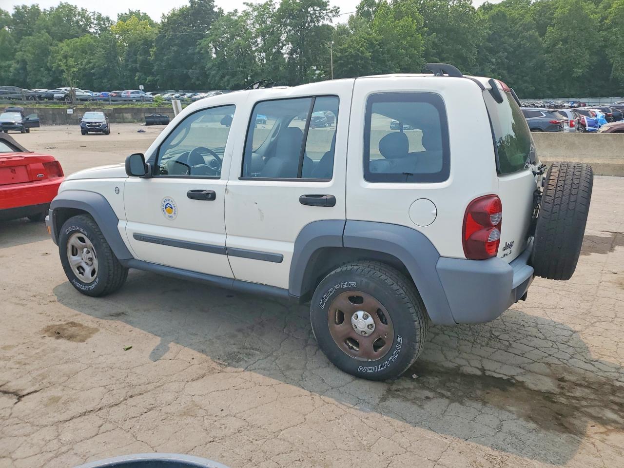 2005 Jeep Liberty Sport White vin: 1J4GL48KX5W690034
