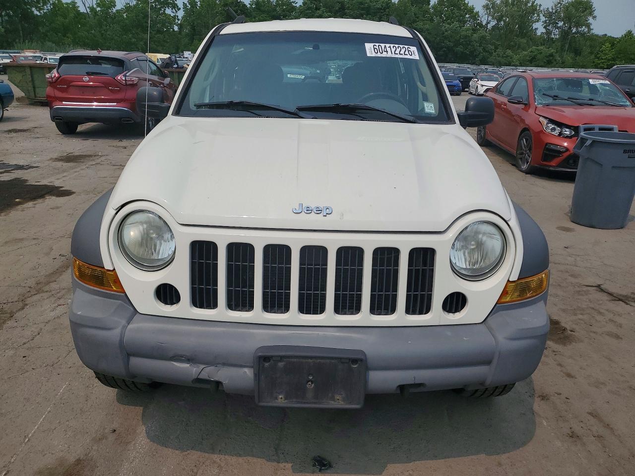 2005 Jeep Liberty Sport White vin: 1J4GL48KX5W690034