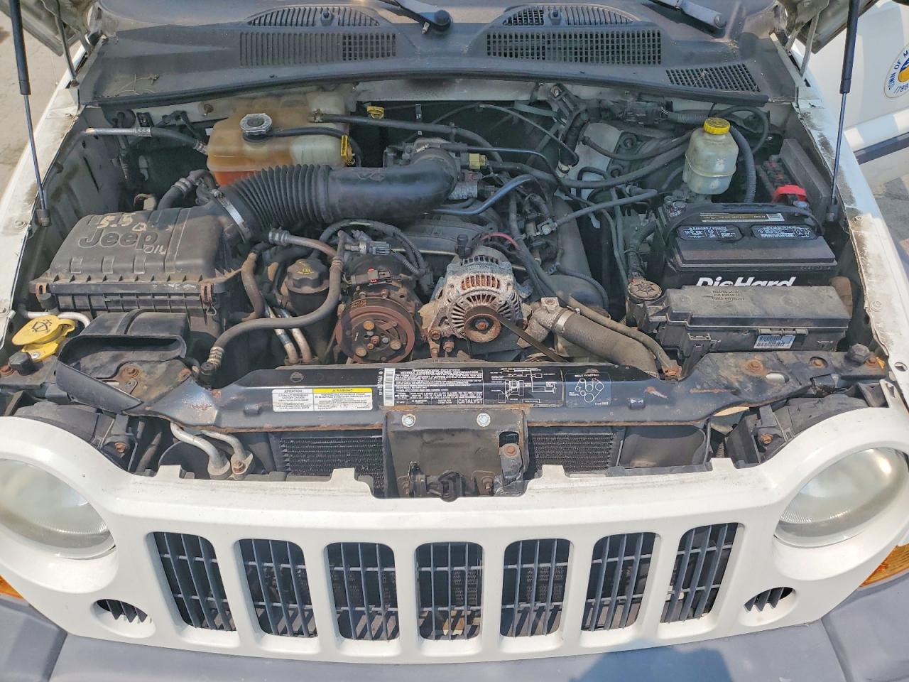 2005 Jeep Liberty Sport White vin: 1J4GL48KX5W690034