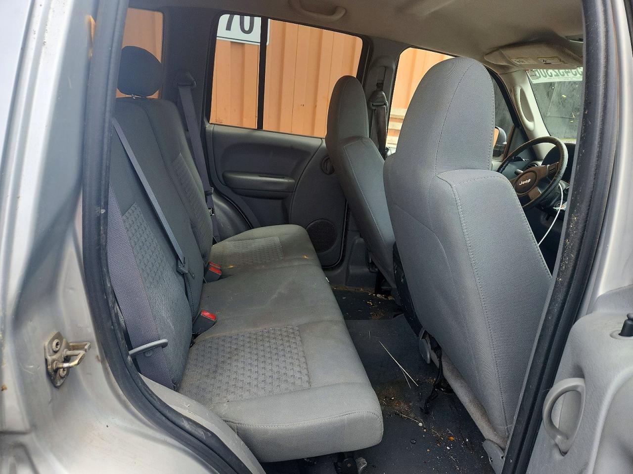 2006 Jeep Liberty Sport Gray vin: 1J4GL48KX6W115322