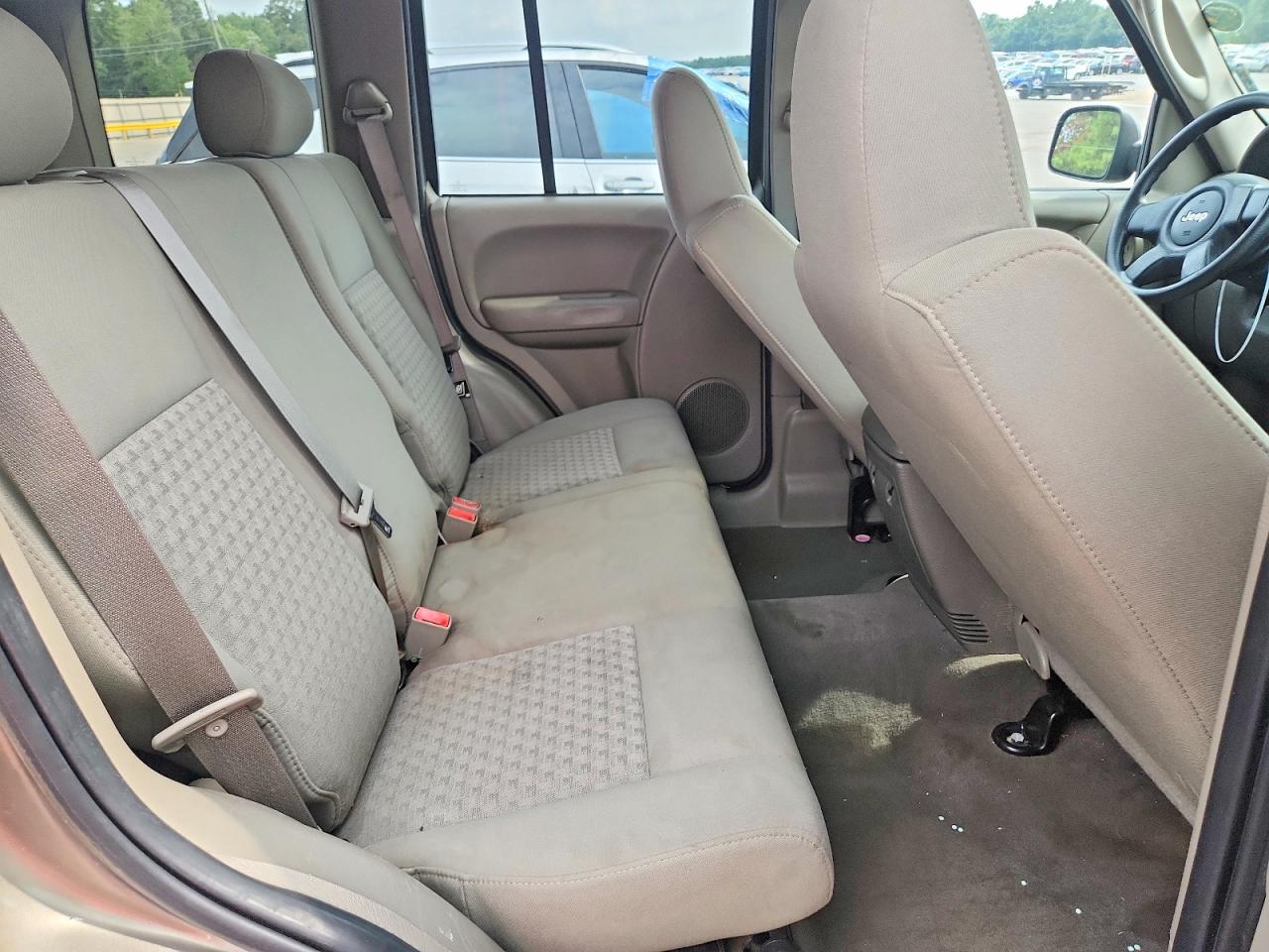 2006 Jeep Liberty Sport Tan vin: 1J4GL48KX6W126403