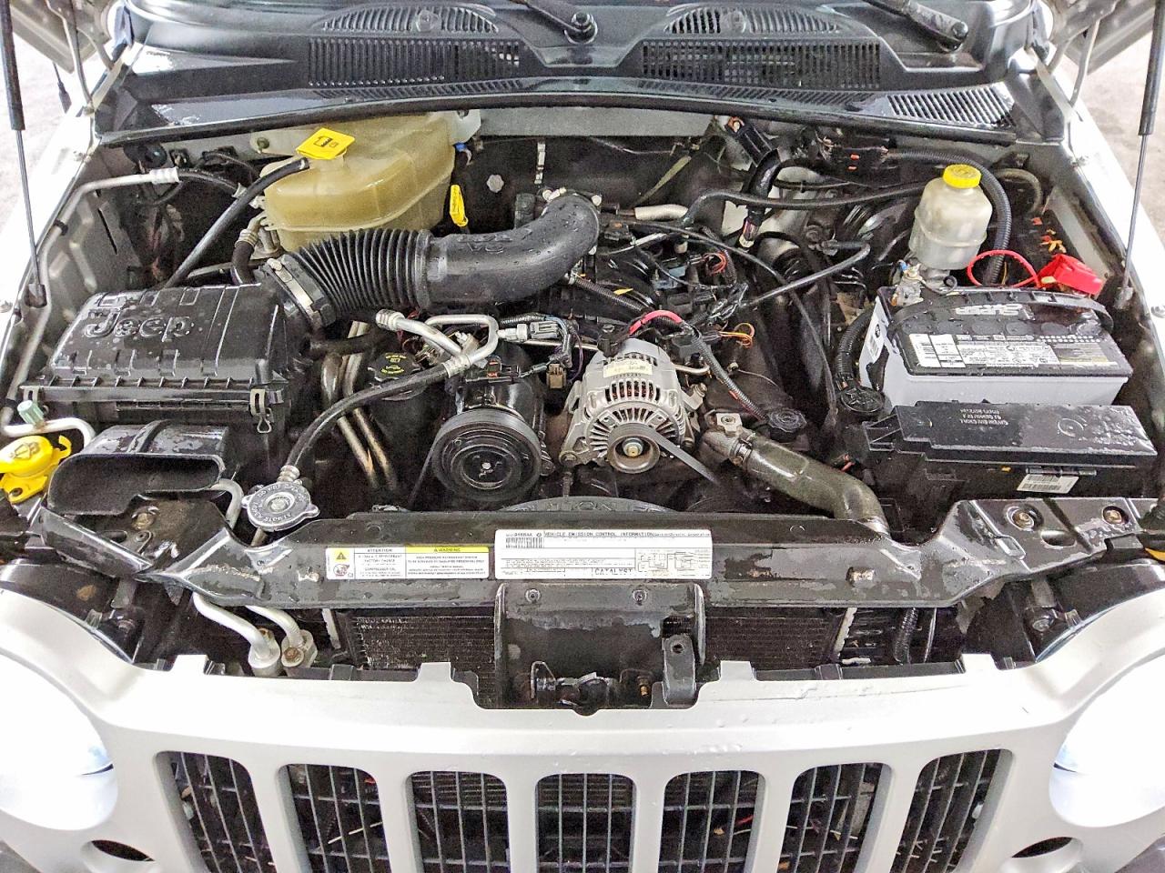 2007 Jeep Liberty Sport Серебряный vin: 1J4GL48KX7W543294