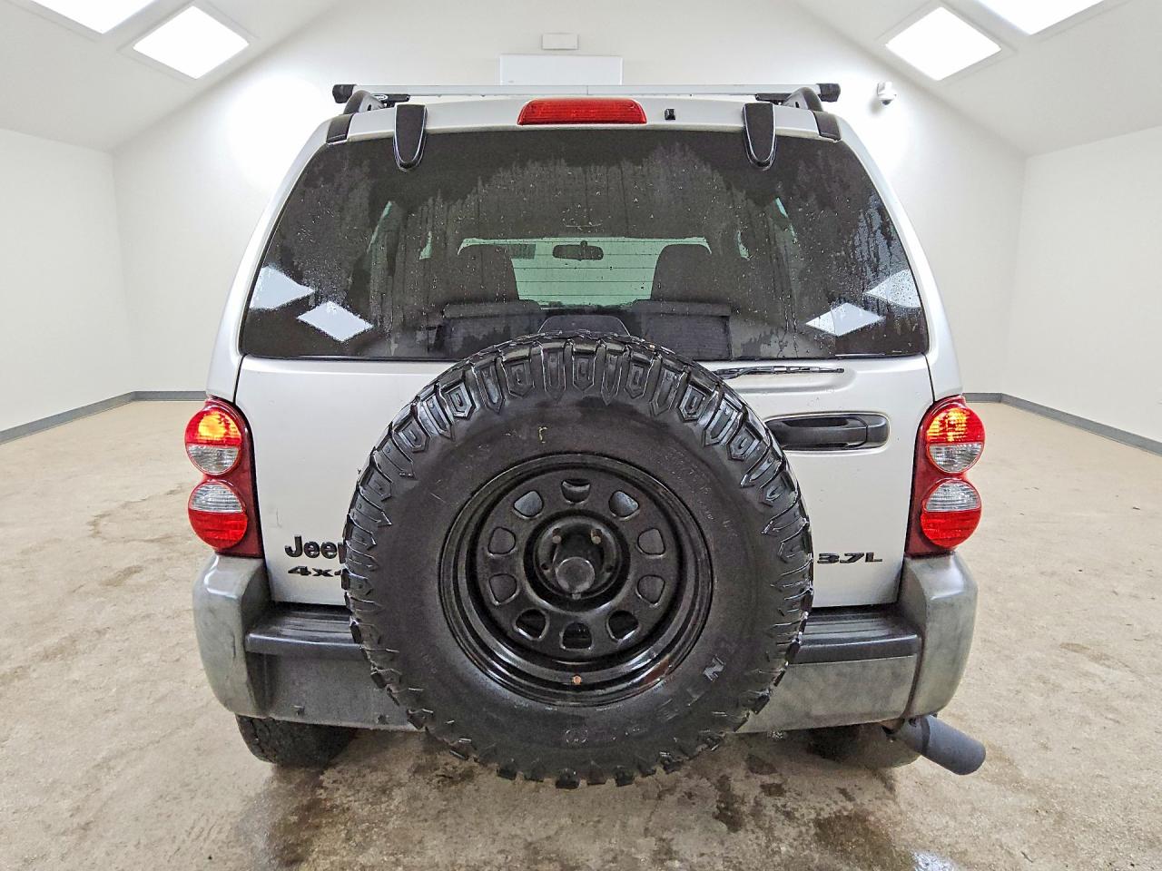 2007 Jeep Liberty Sport Серебряный vin: 1J4GL48KX7W543294
