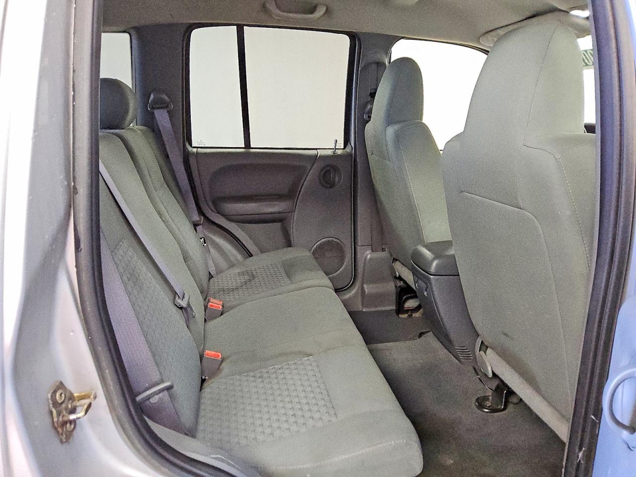 2007 Jeep Liberty Sport Серебряный vin: 1J4GL48KX7W543294
