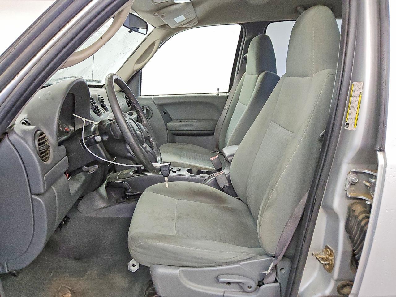 2007 Jeep Liberty Sport Серебряный vin: 1J4GL48KX7W543294