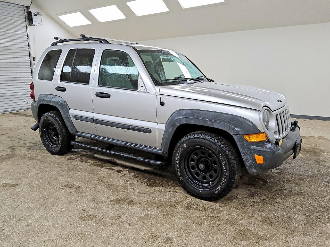 2007 Jeep Liberty Sport Серебряный vin: 1J4GL48KX7W543294