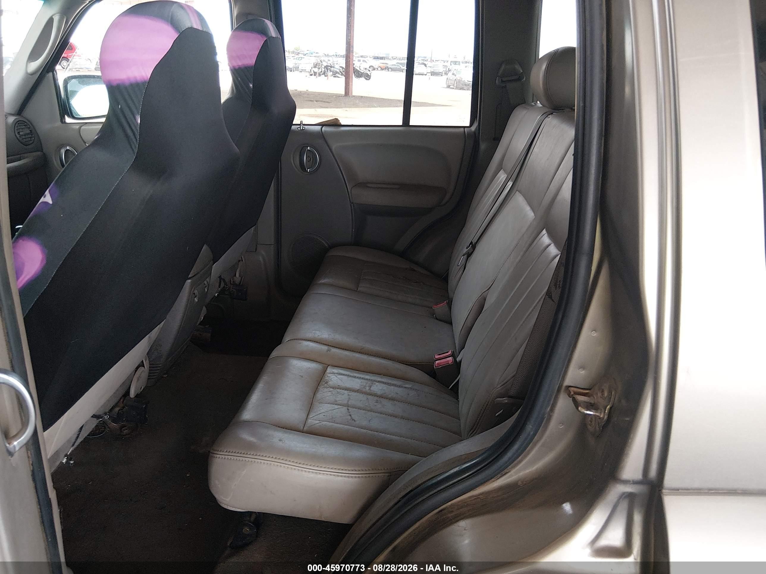 2005 Jeep Liberty Limited Edition Beige vin: 1J4GL58505W606285