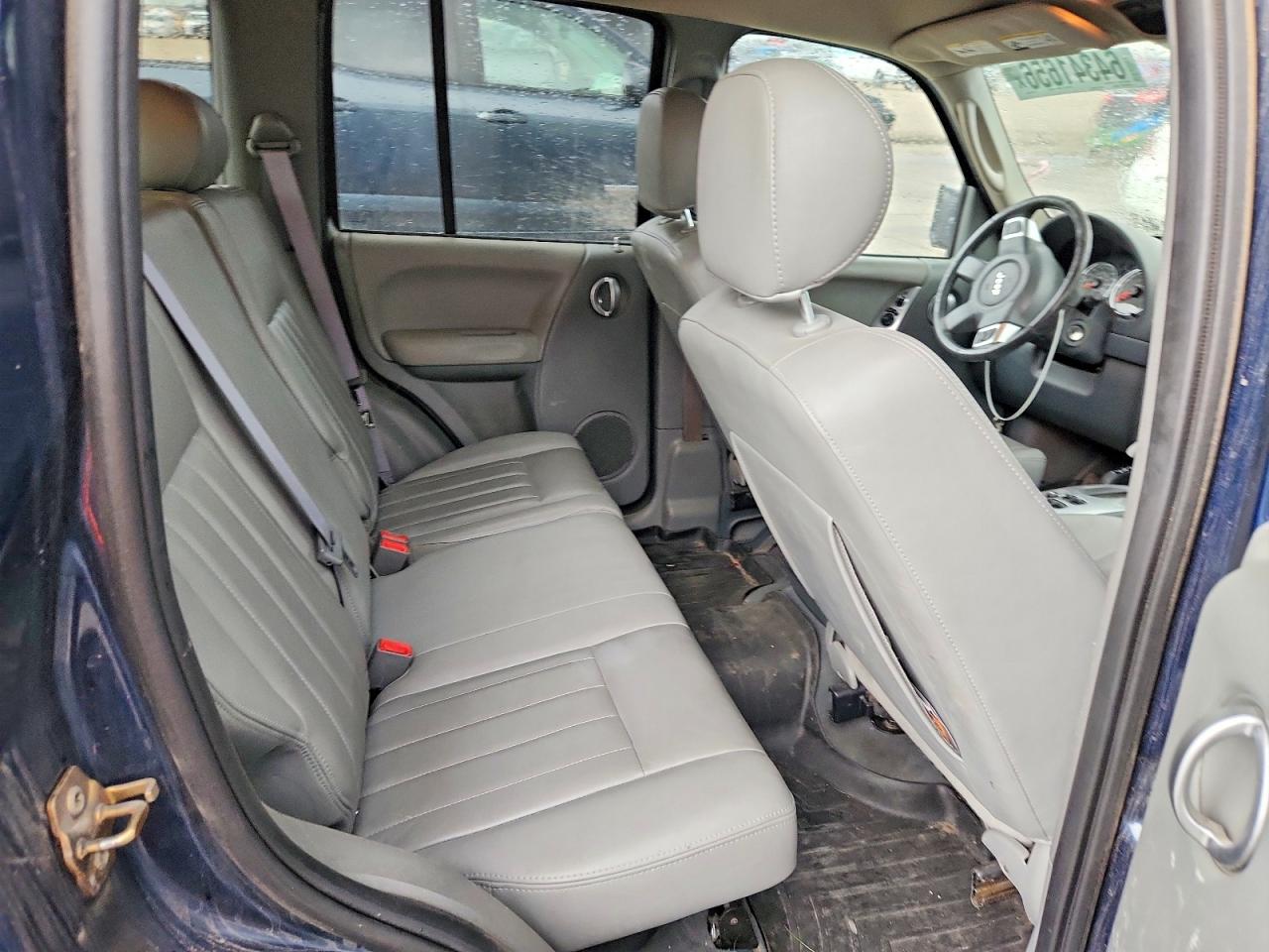 2005 Jeep Liberty Limited Blue vin: 1J4GL58K15W650852