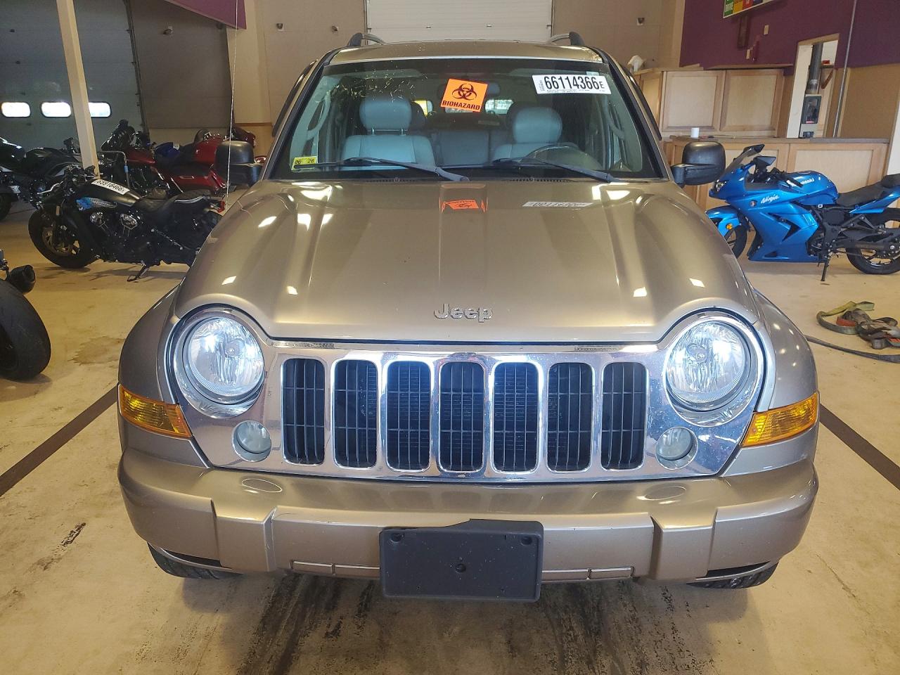 2005 Jeep Liberty Limited Gold vin: 1J4GL58K25W703476