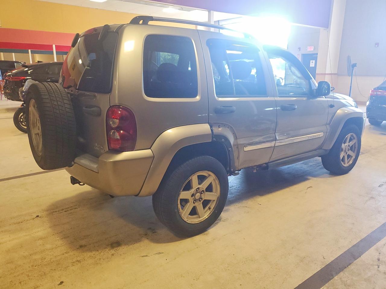2005 Jeep Liberty Limited Gold vin: 1J4GL58K25W703476
