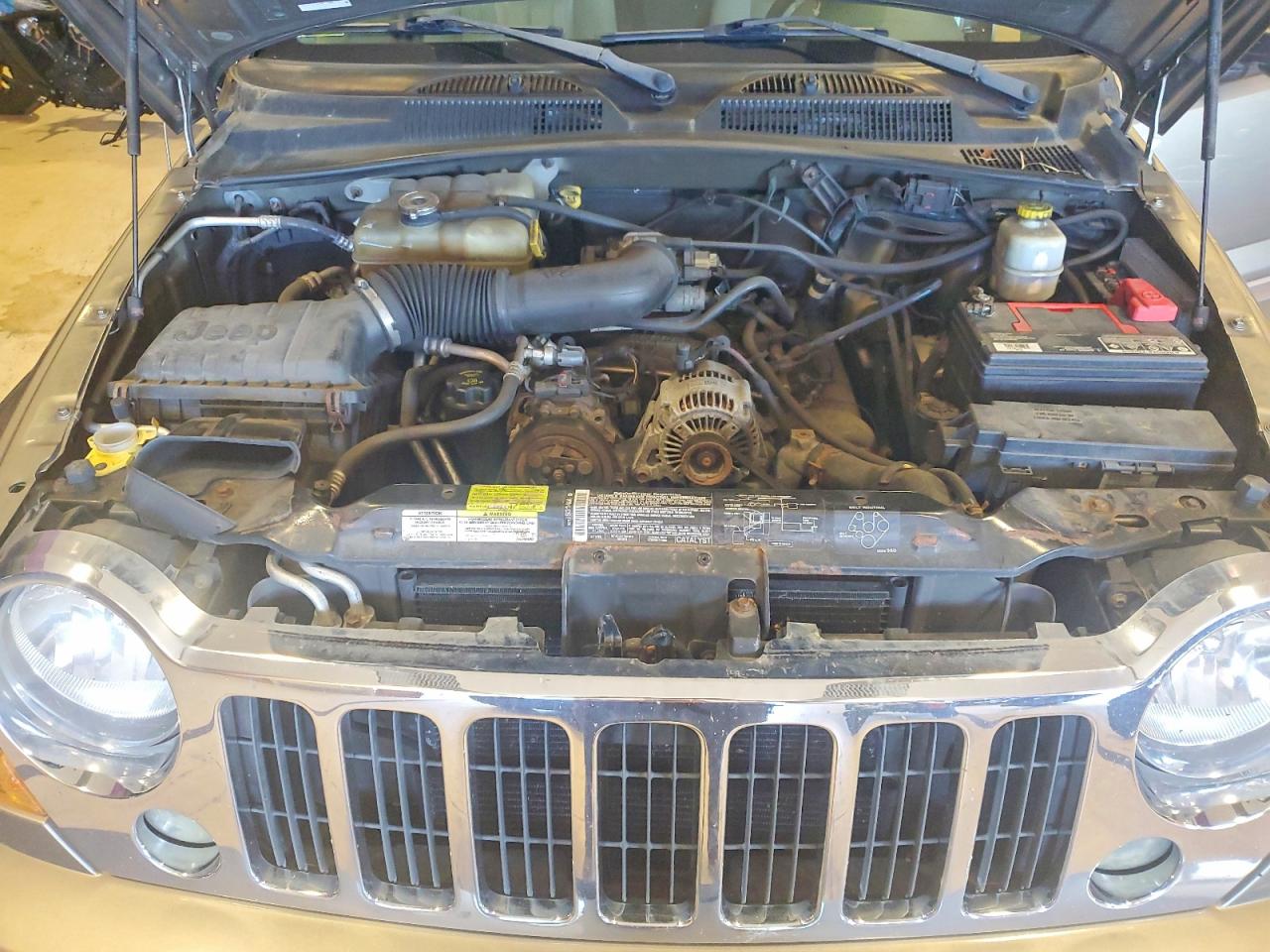 2005 Jeep Liberty Limited Gold vin: 1J4GL58K25W703476