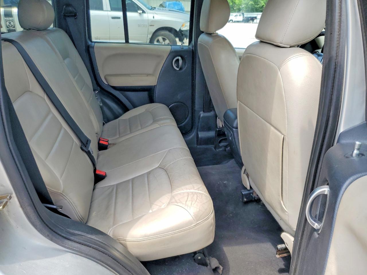 2004 Jeep Liberty Limited Silver vin: 1J4GL58K44W188494