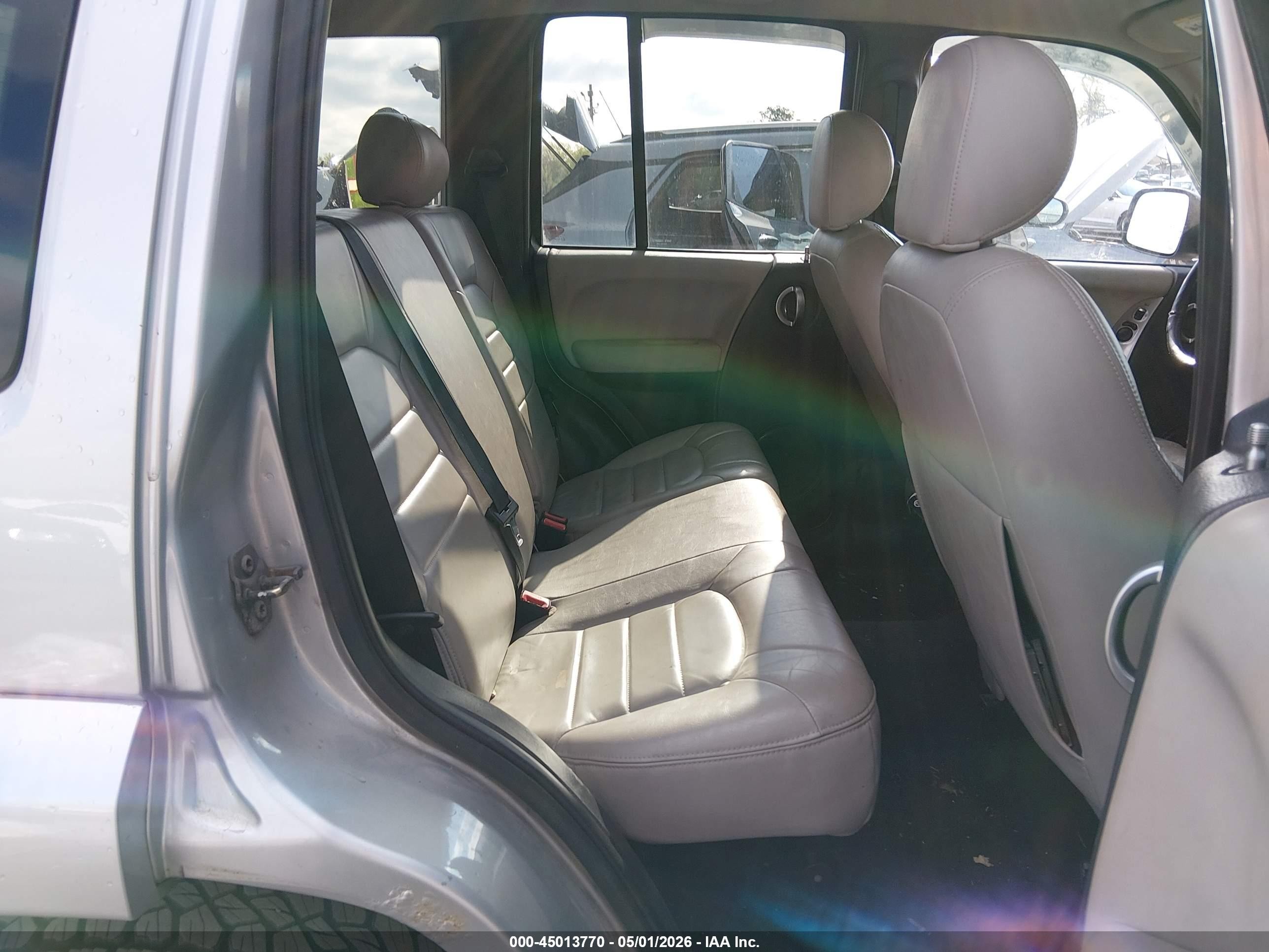 2004 Jeep Liberty Limited Edition Silver vin: 1J4GL58K44W189533