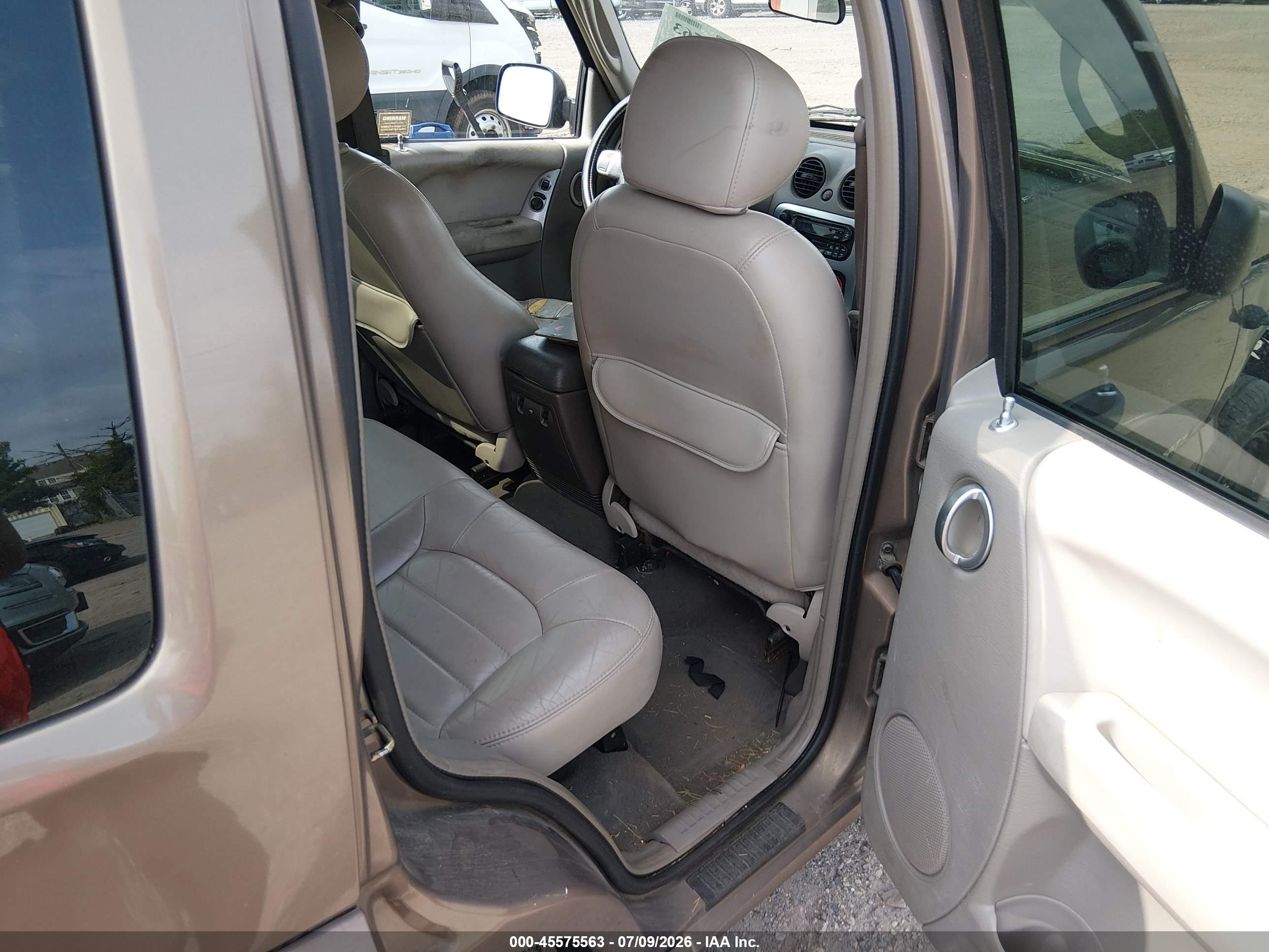 2002 Jeep Liberty Limited Edition Beige vin: 1J4GL58K52W236016