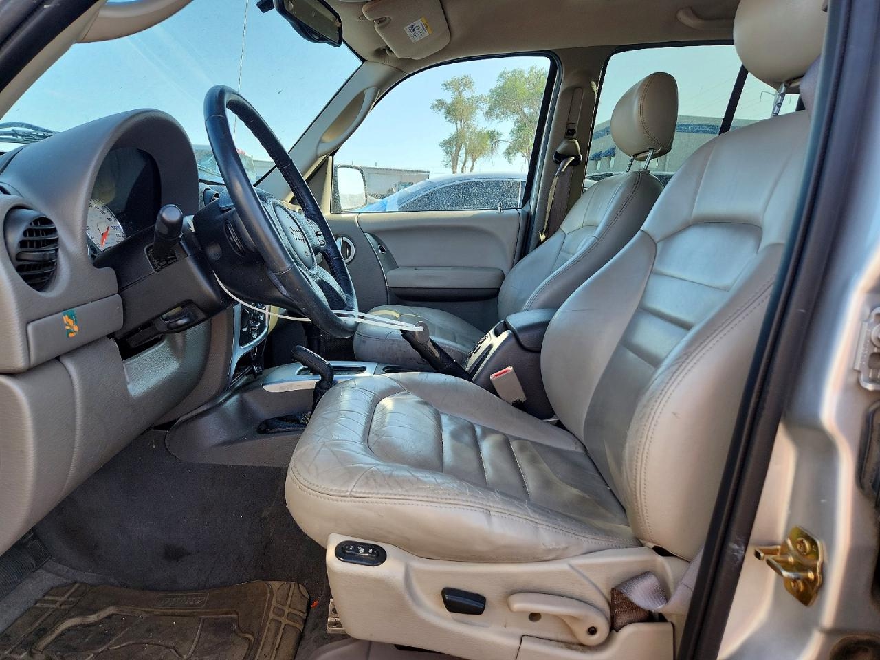 2004 Jeep Liberty Limited Silver vin: 1J4GL58K64W158168