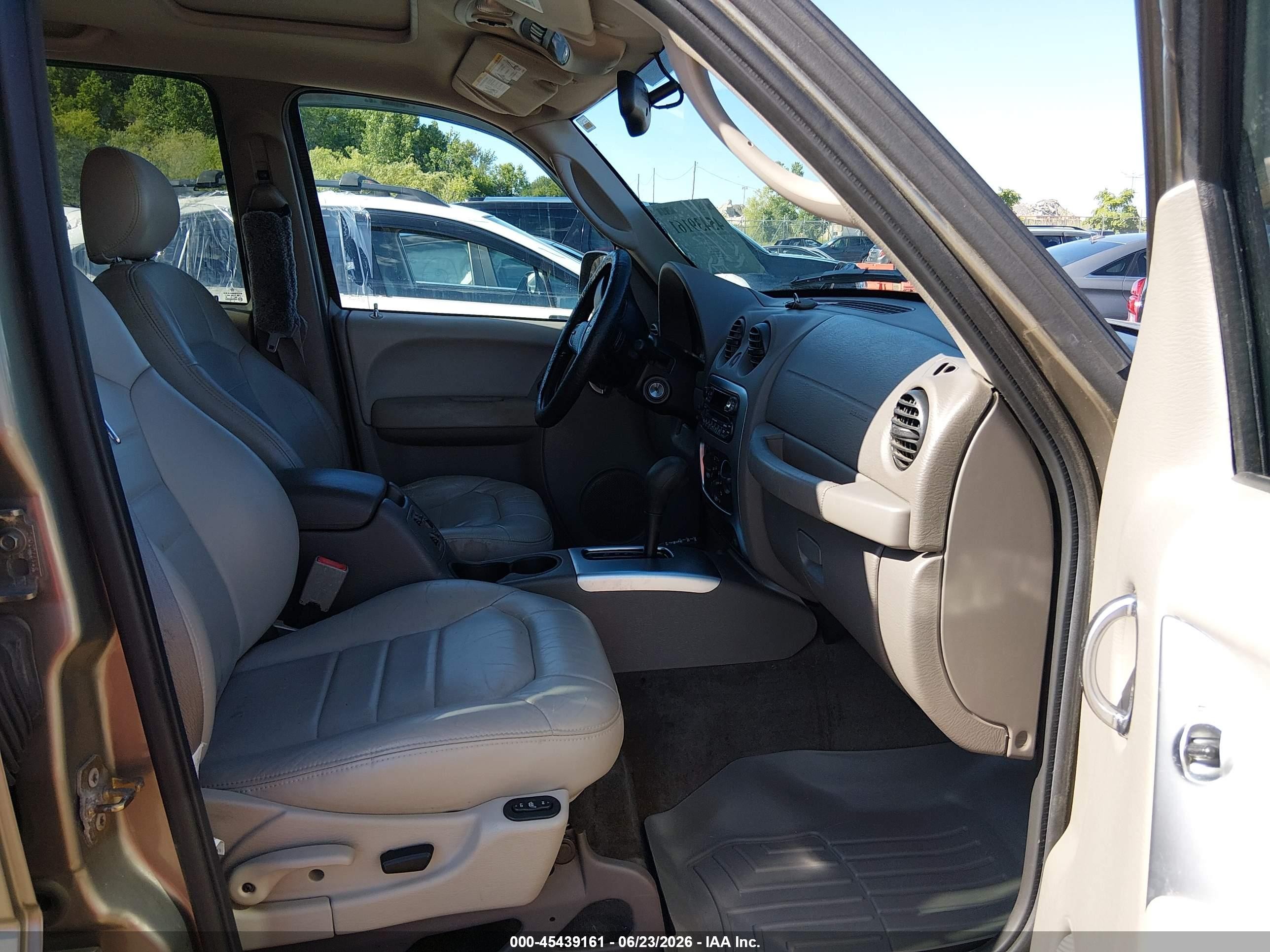 2004 Jeep Liberty Limited Edition Gold vin: 1J4GL58K74W176579