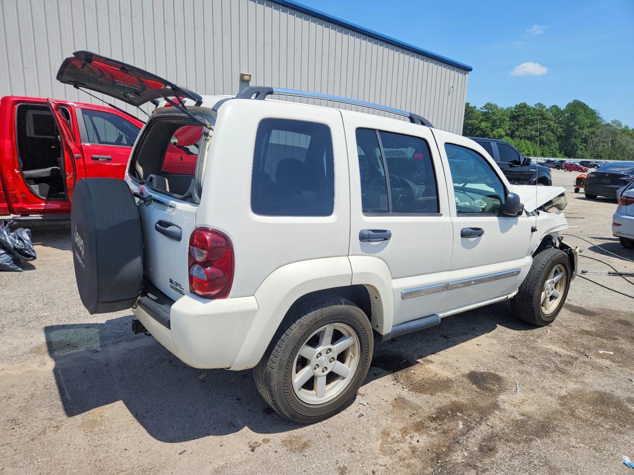2005 Jeep Liberty Limited White vin: 1J4GL58K75W596893