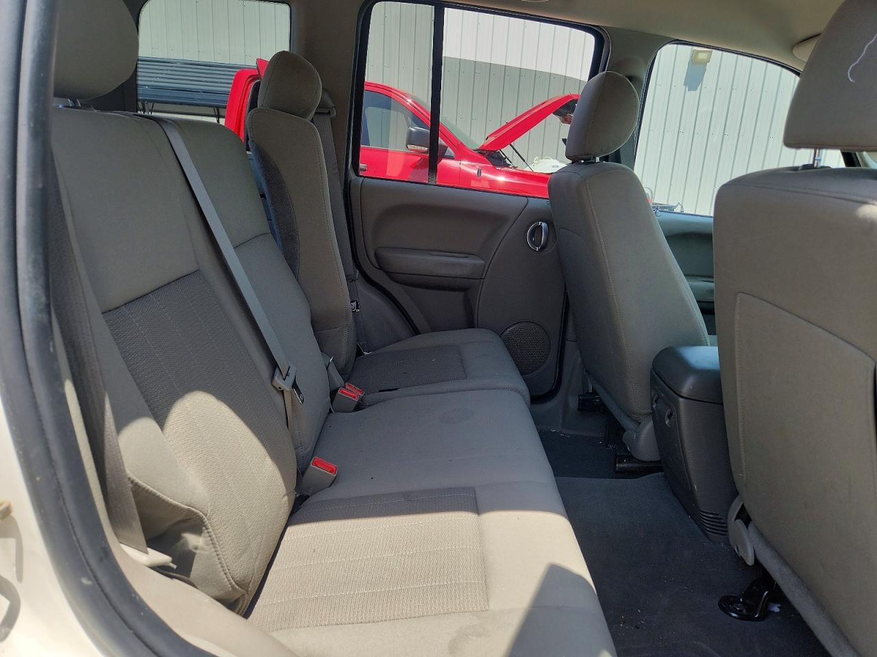 2005 Jeep Liberty Limited White vin: 1J4GL58K75W596893