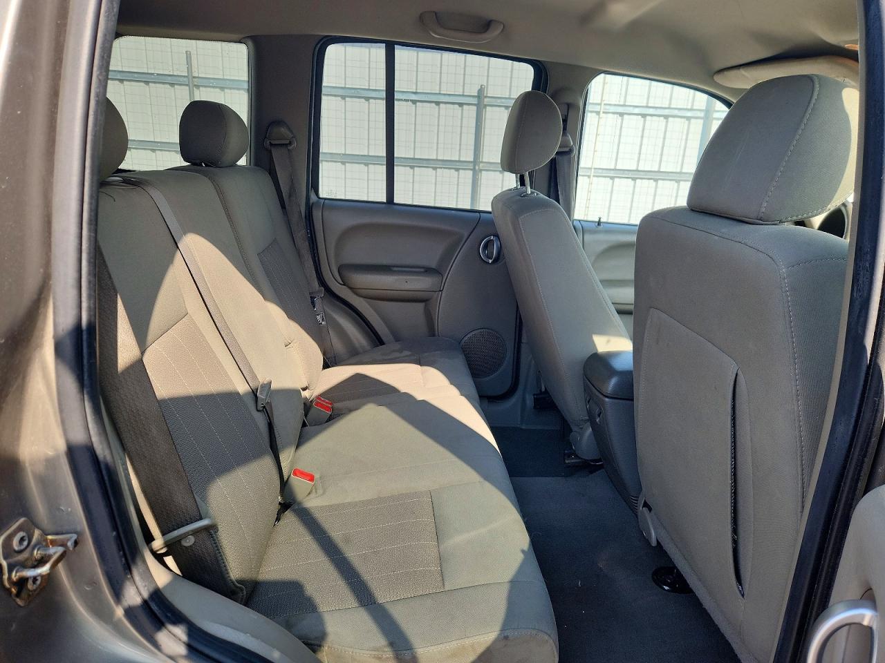 2007 Jeep Liberty Limited Beige vin: 1J4GL58K77W669893