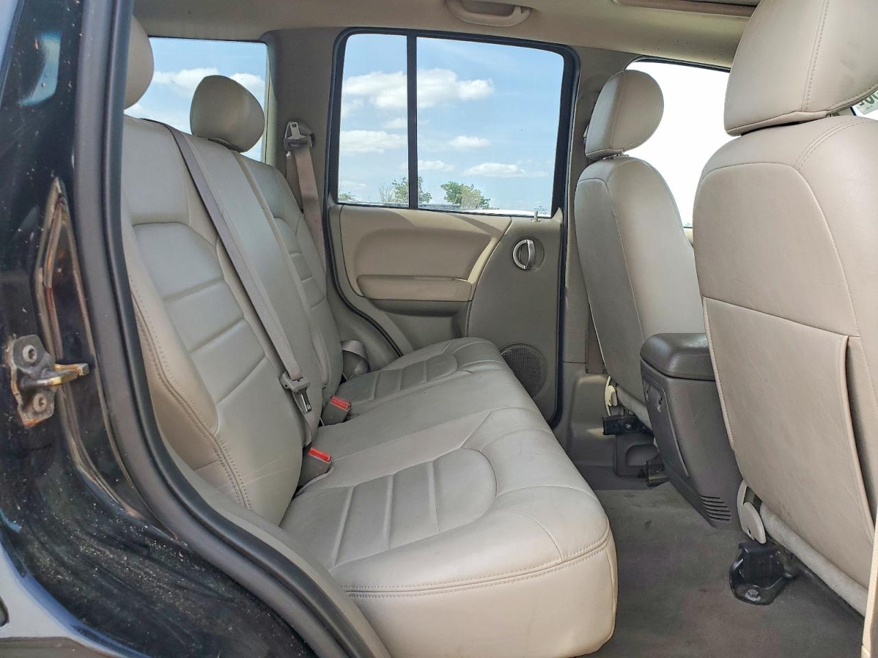 2004 Jeep Liberty Limited Black vin: 1J4GL58K84W292437