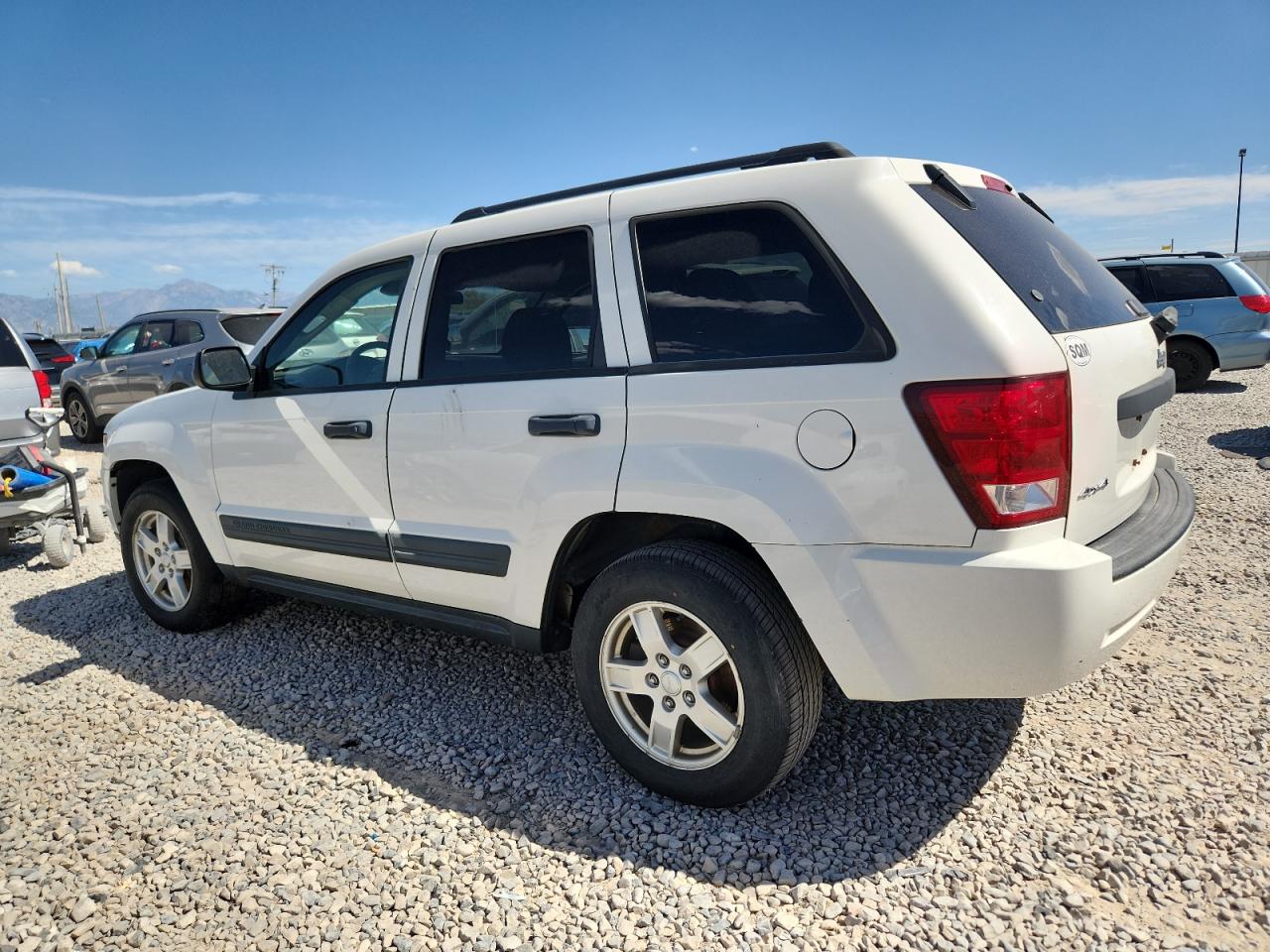 2005 Jeep Grand Cherokee Laredo White vin: 1J4GR48K05C581016