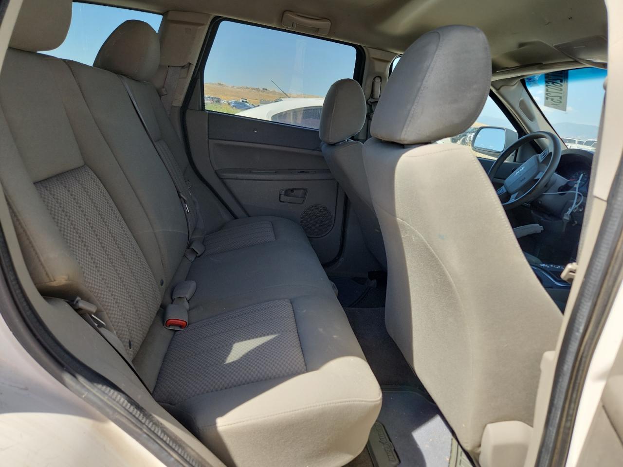 2005 Jeep Grand Cherokee Laredo White vin: 1J4GR48K05C581016