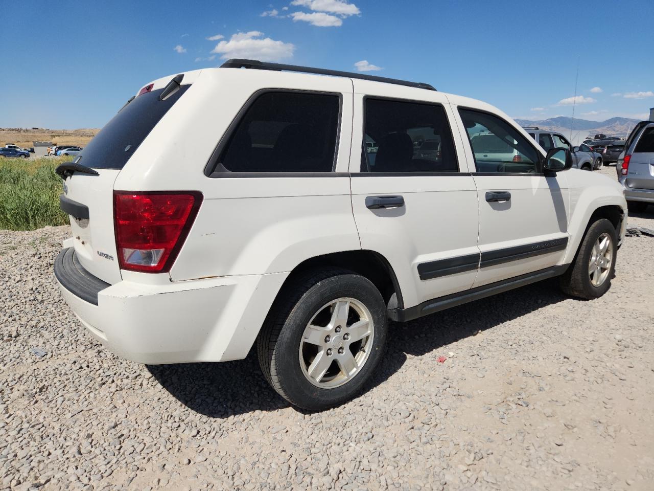 2005 Jeep Grand Cherokee Laredo White vin: 1J4GR48K05C581016