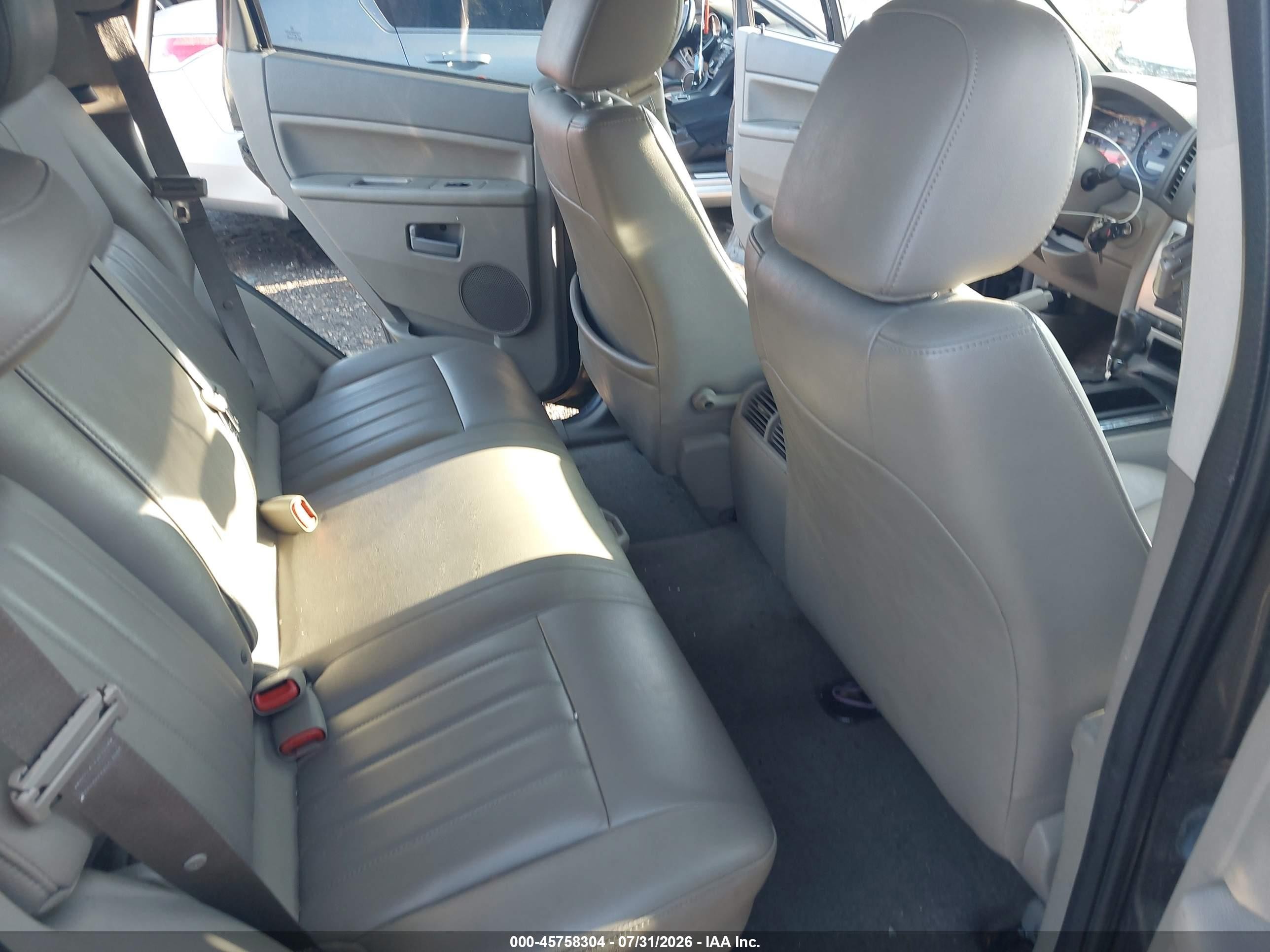2005 Jeep Grand Cherokee Laredo Brown vin: 1J4GR48K15C668505