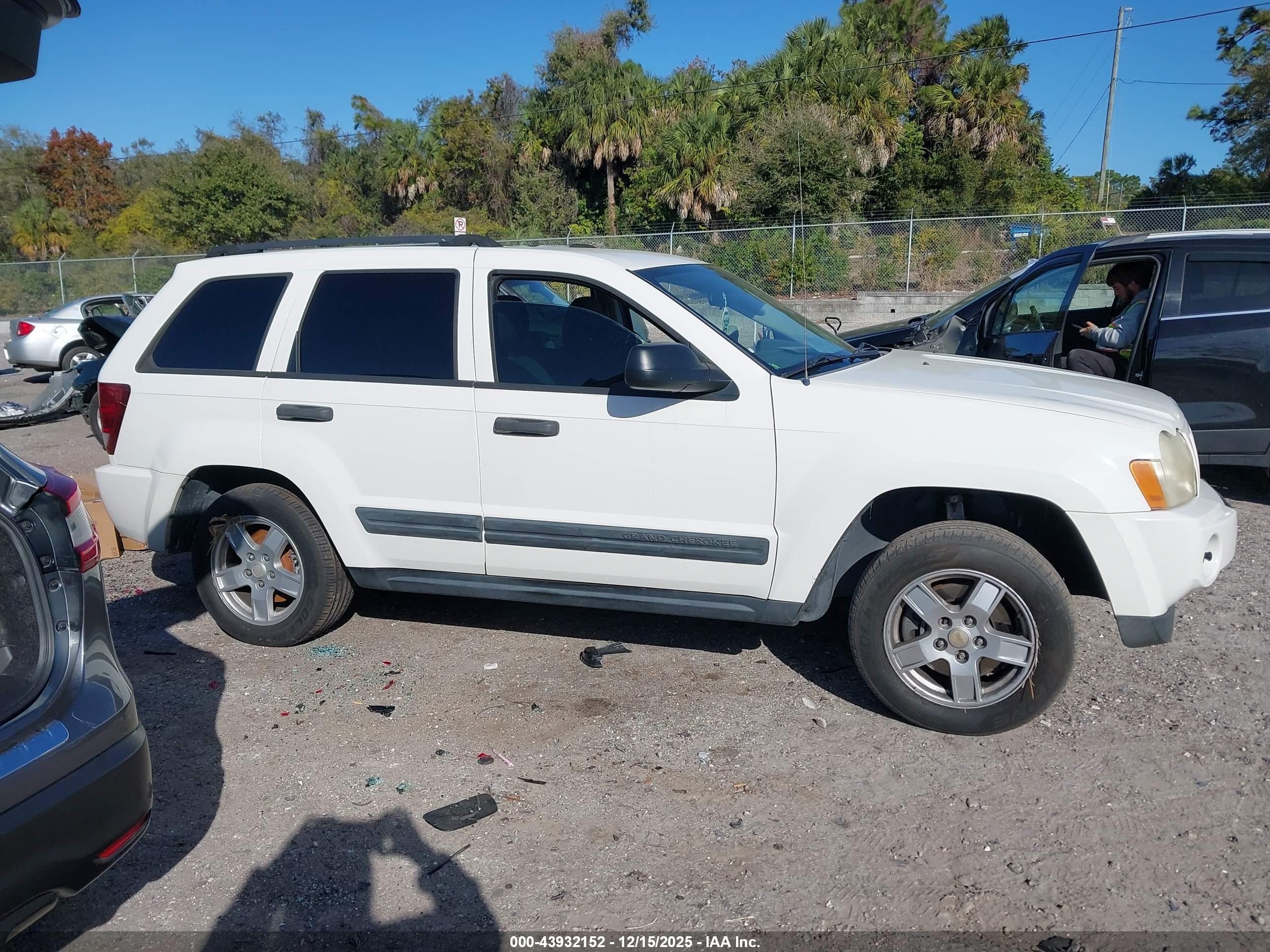 2006 Jeep Grand Cherokee Laredo White vin: 1J4GR48K16C353561