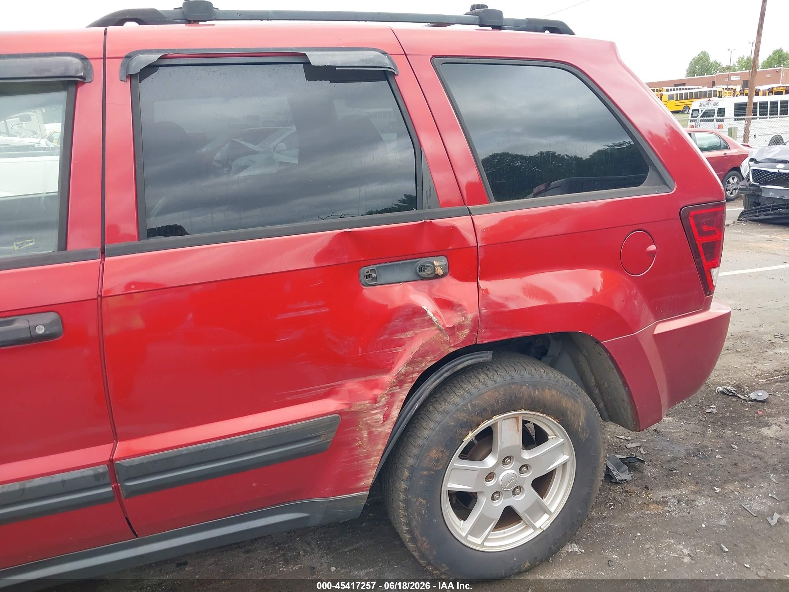 2005 Jeep Grand Cherokee Laredo Red vin: 1J4GR48K25C513347