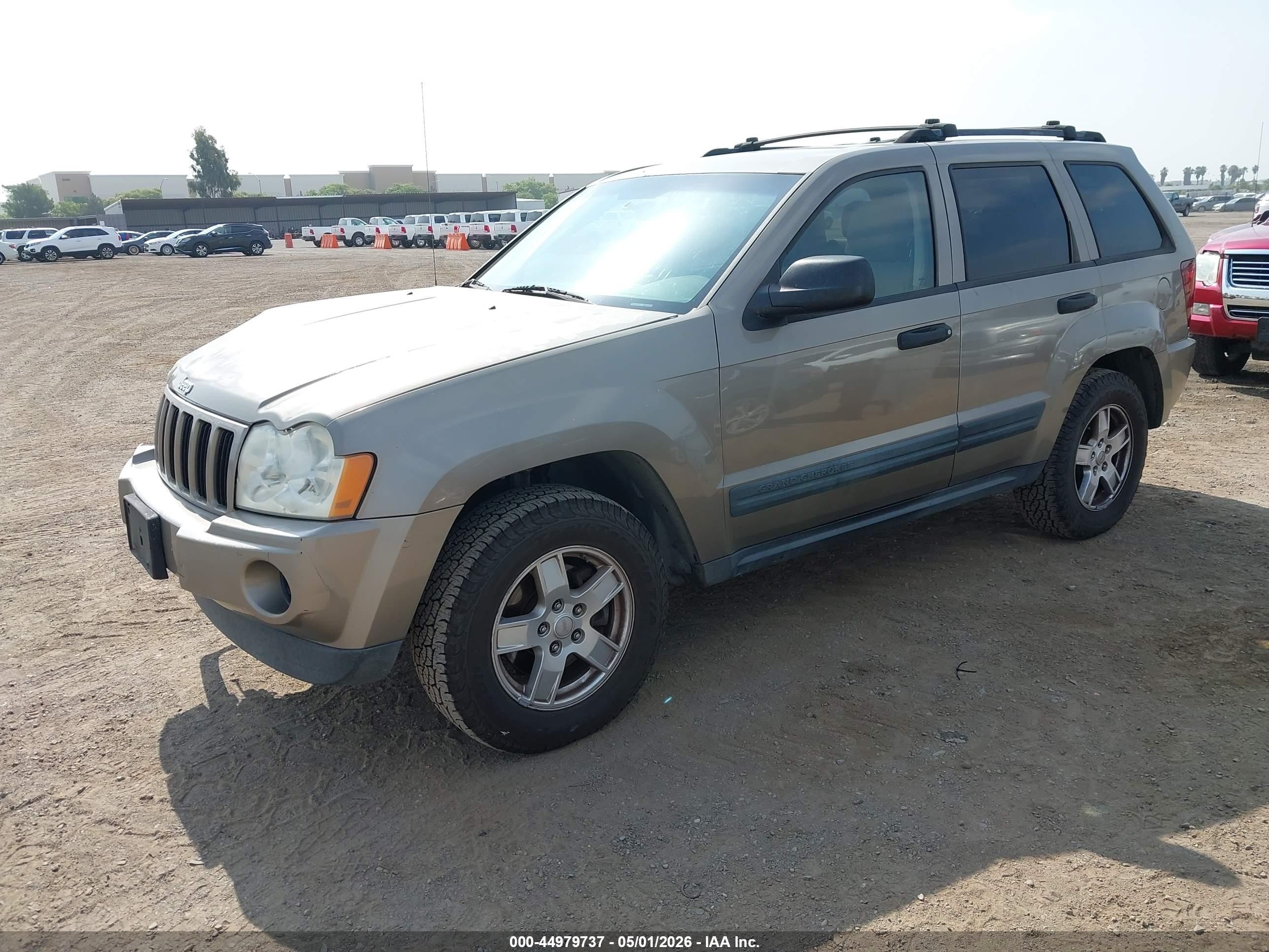 2005 Jeep Grand Cherokee Laredo Champagne vin: 1J4GR48K25C725830