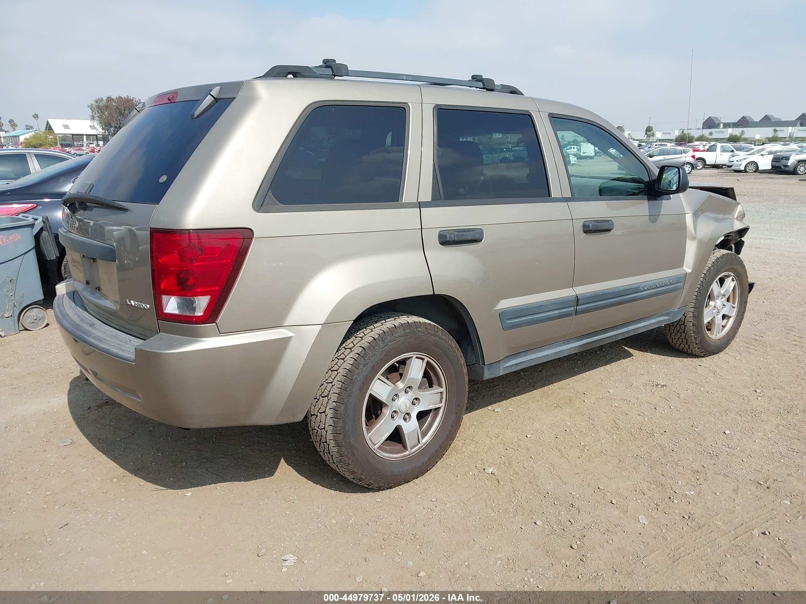 2005 Jeep Grand Cherokee Laredo Champagne vin: 1J4GR48K25C725830