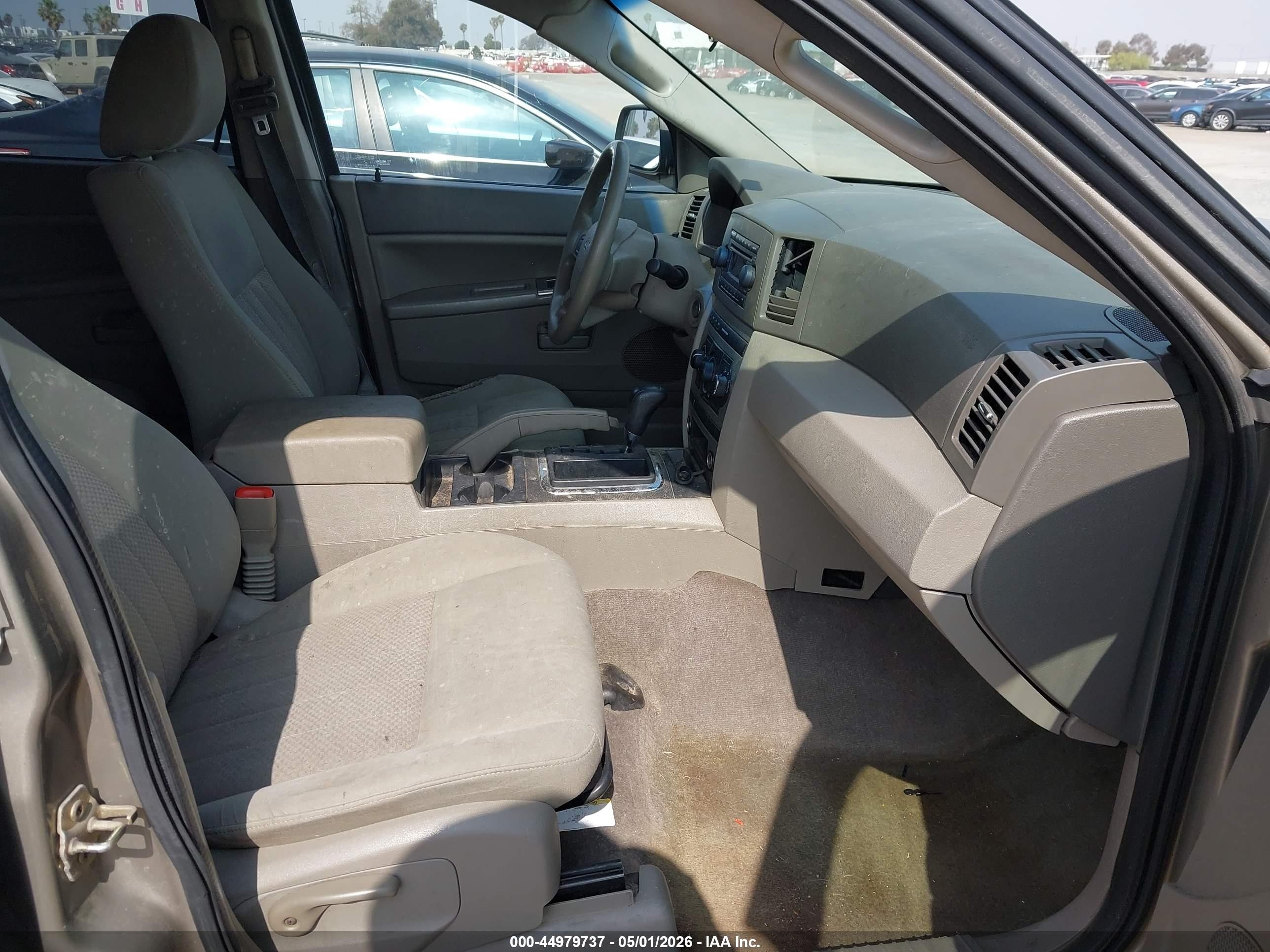 2005 Jeep Grand Cherokee Laredo Champagne vin: 1J4GR48K25C725830