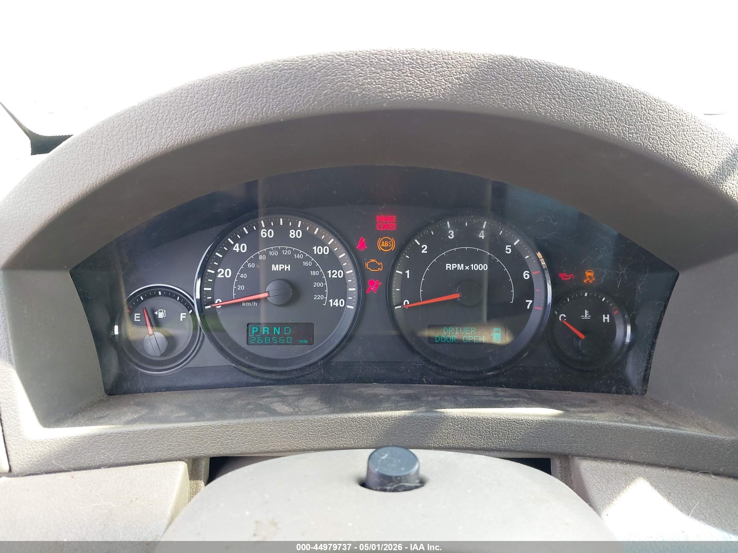 2005 Jeep Grand Cherokee Laredo Champagne vin: 1J4GR48K25C725830