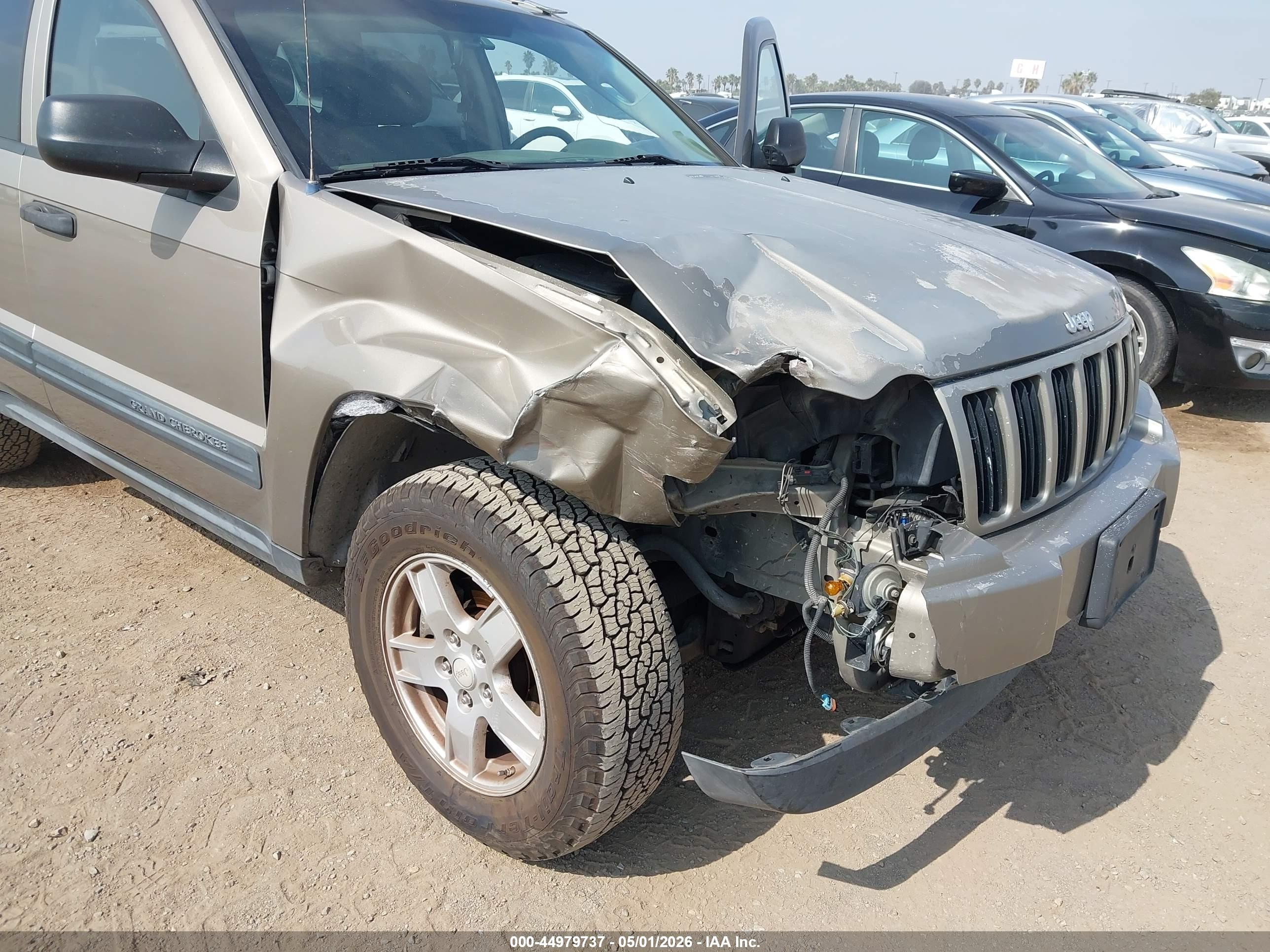 2005 Jeep Grand Cherokee Laredo Champagne vin: 1J4GR48K25C725830