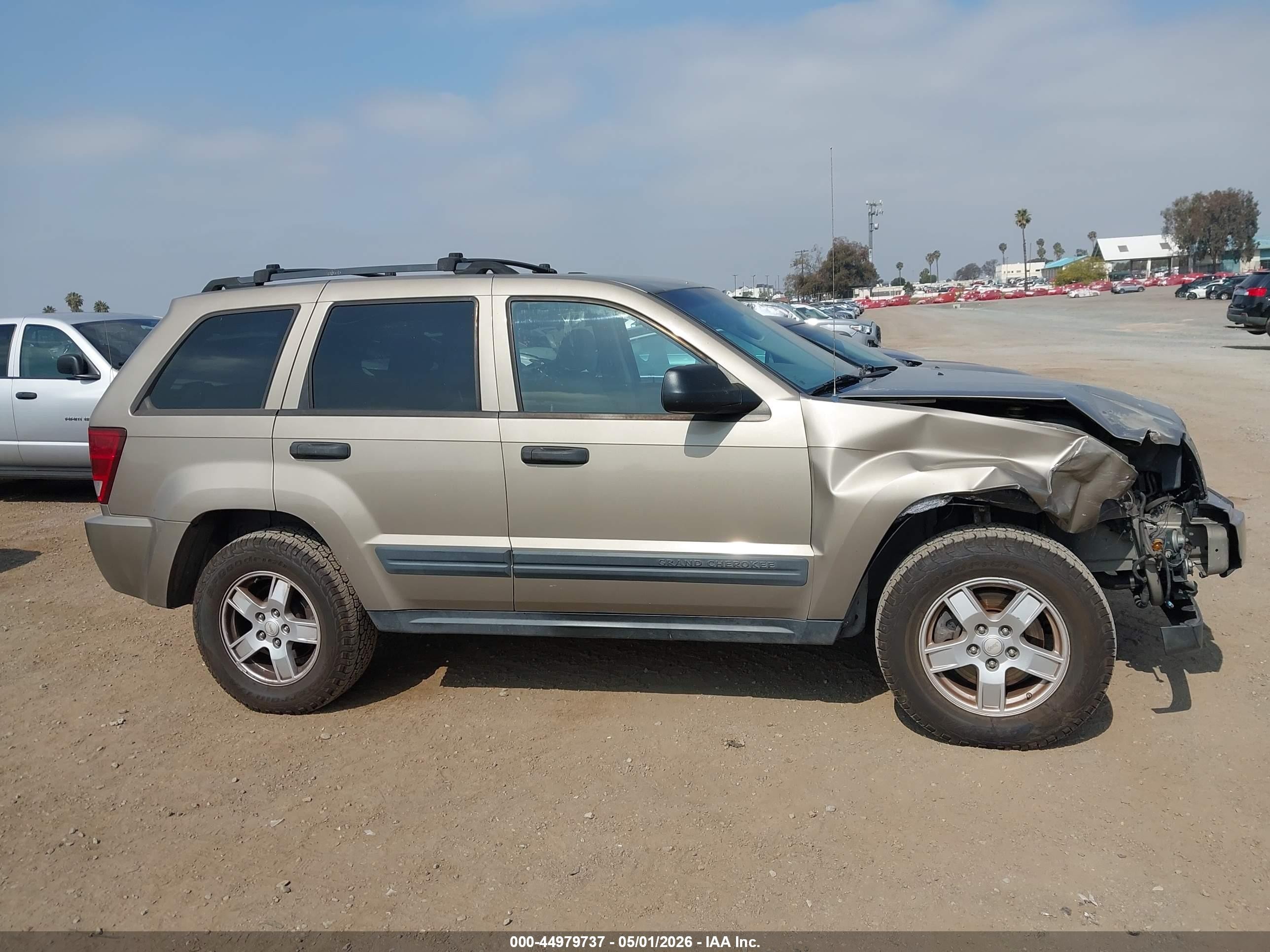 2005 Jeep Grand Cherokee Laredo Champagne vin: 1J4GR48K25C725830
