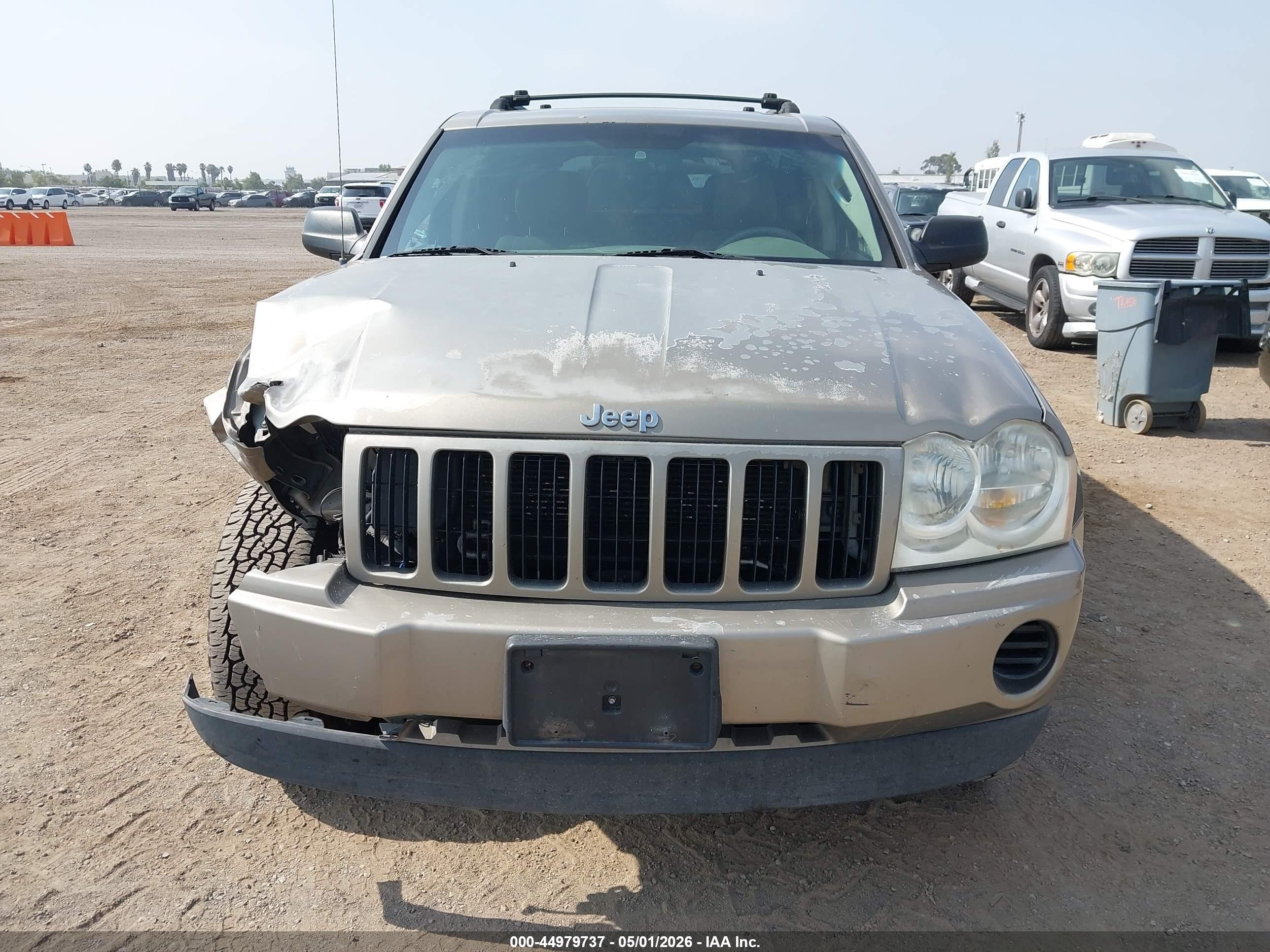 2005 Jeep Grand Cherokee Laredo Champagne vin: 1J4GR48K25C725830