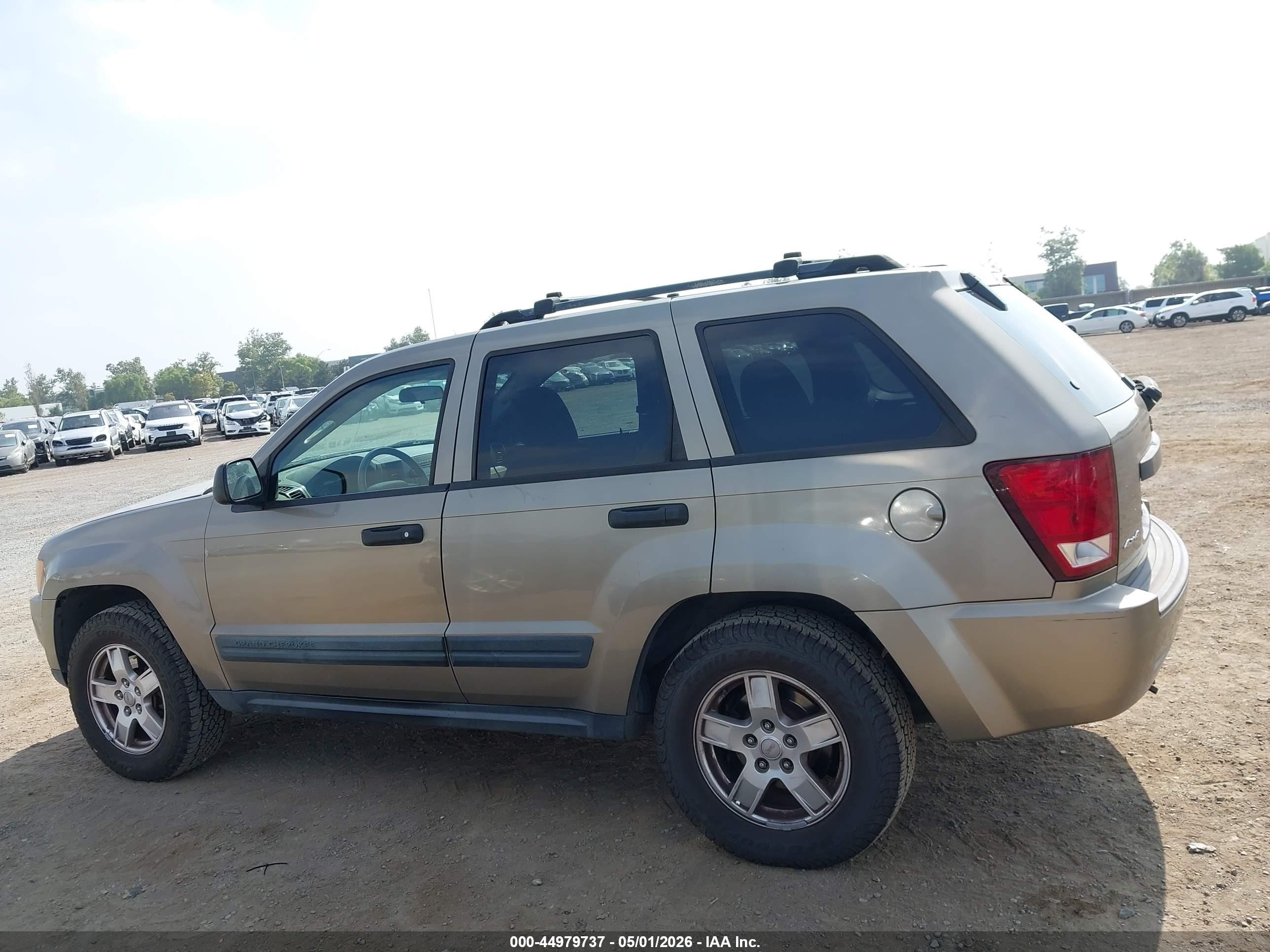 2005 Jeep Grand Cherokee Laredo Champagne vin: 1J4GR48K25C725830