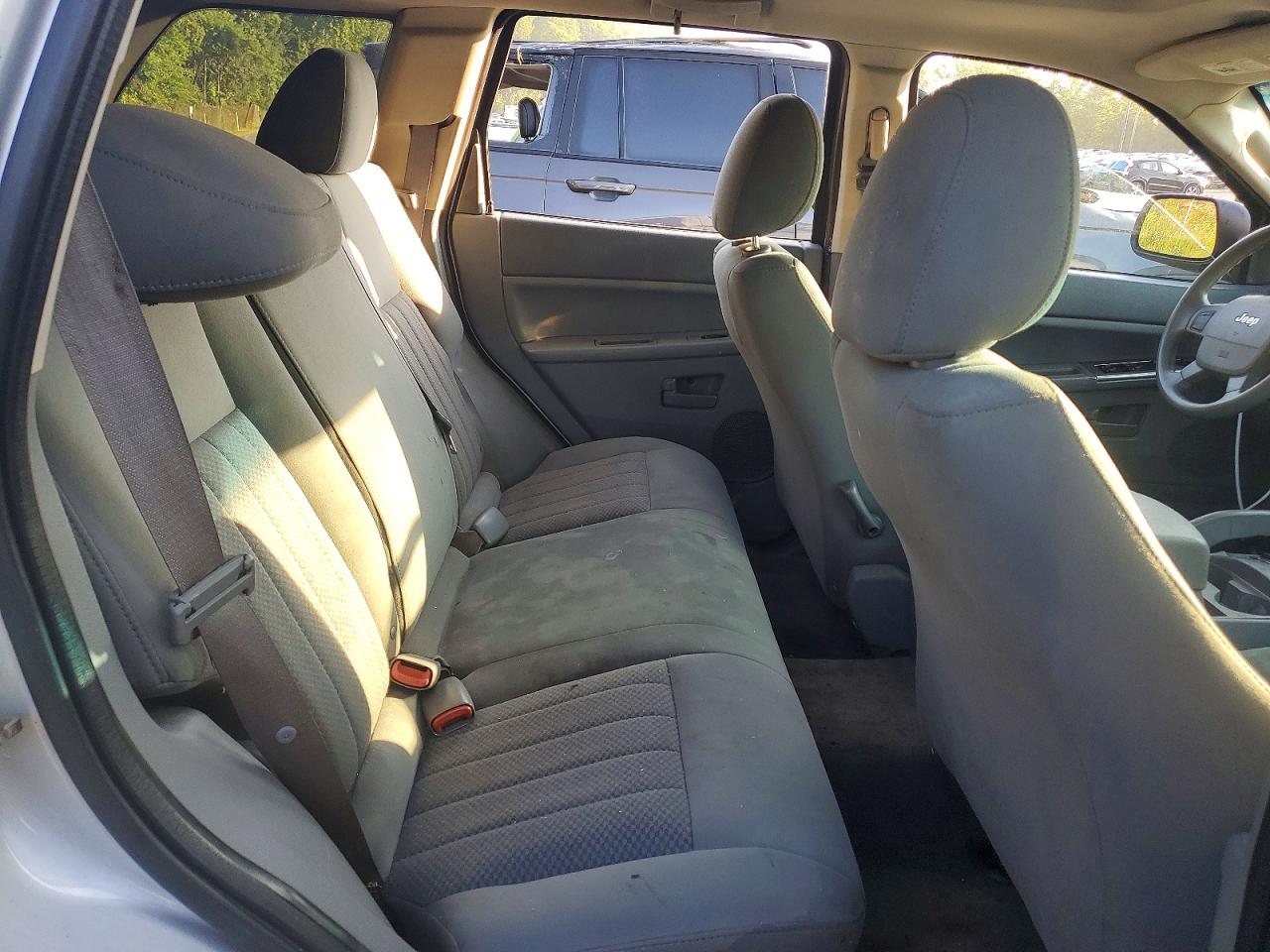 2006 Jeep Grand Cherokee Laredo Silver vin: 1J4GR48K26C280975