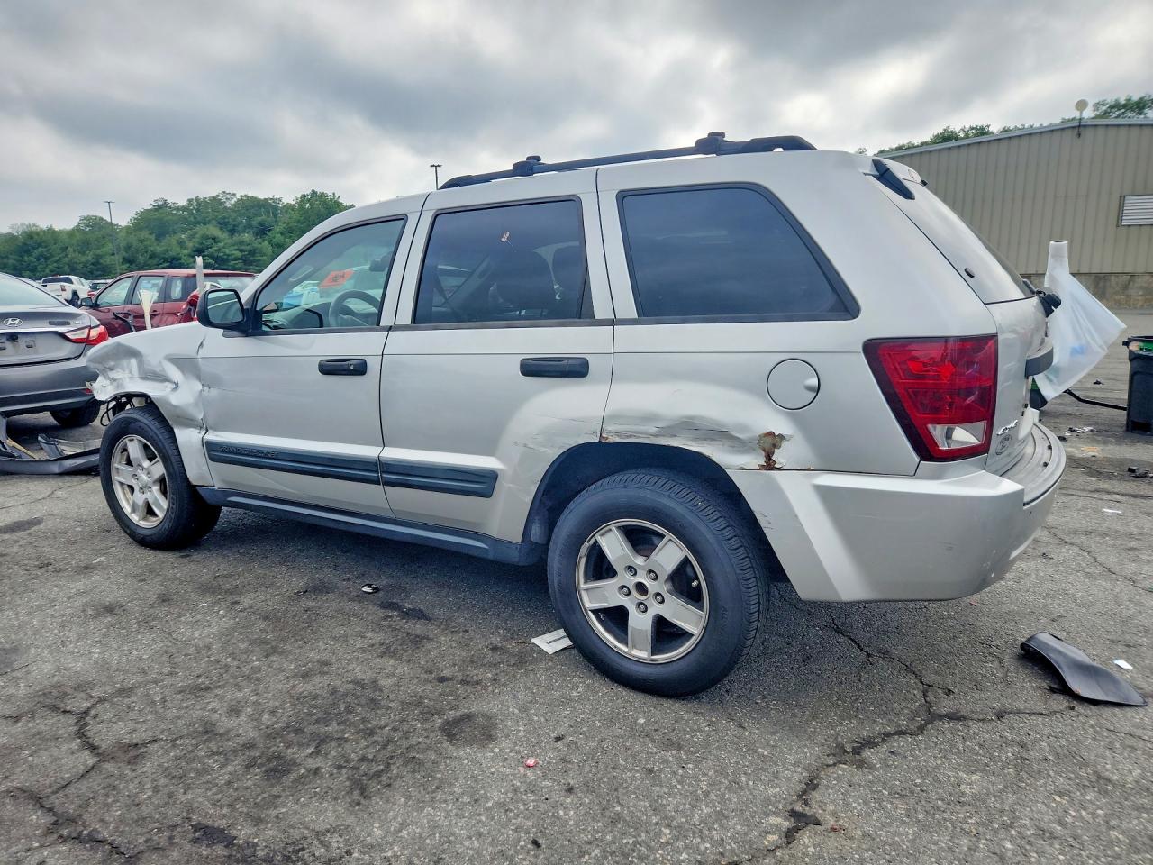 2005 Jeep Grand Cherokee Laredo Silver vin: 1J4GR48K35C538077