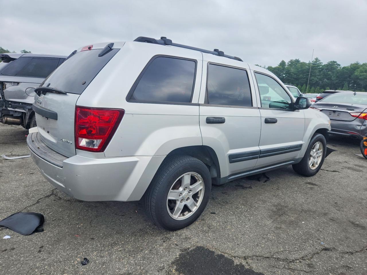 2005 Jeep Grand Cherokee Laredo Silver vin: 1J4GR48K35C538077