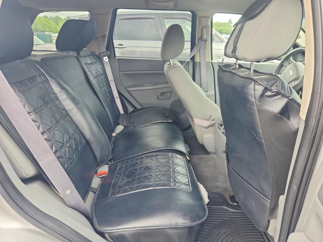2005 Jeep Grand Cherokee Laredo Silver vin: 1J4GR48K35C538077