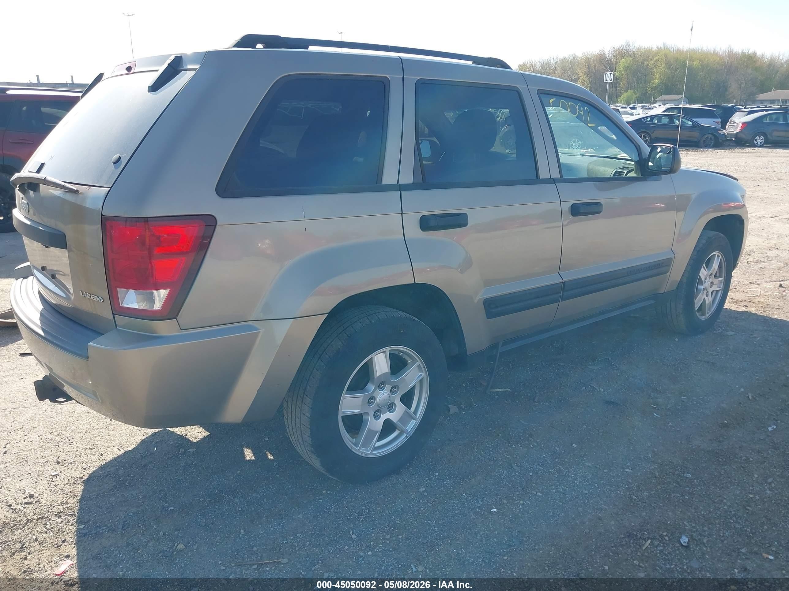2005 Jeep Grand Cherokee Laredo Золотой vin: 1J4GR48K35C551184
