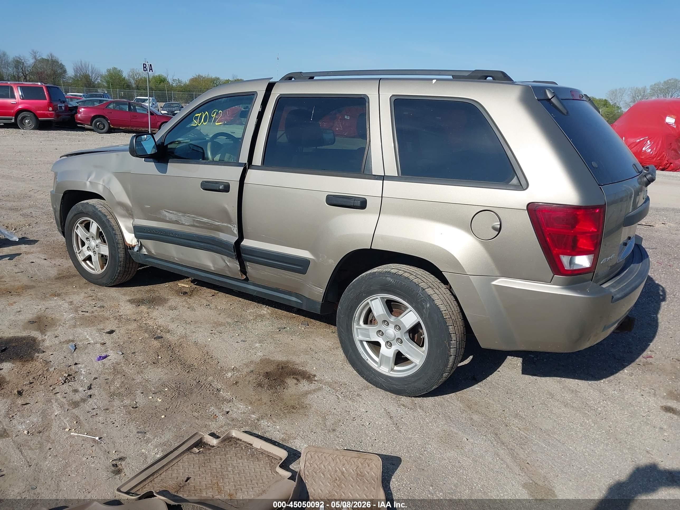 2005 Jeep Grand Cherokee Laredo Золотой vin: 1J4GR48K35C551184