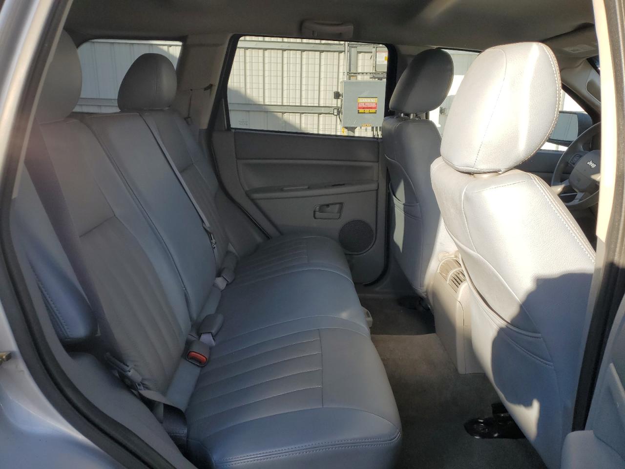 2005 Jeep Grand Cherokee Laredo Silver vin: 1J4GR48K35C634856