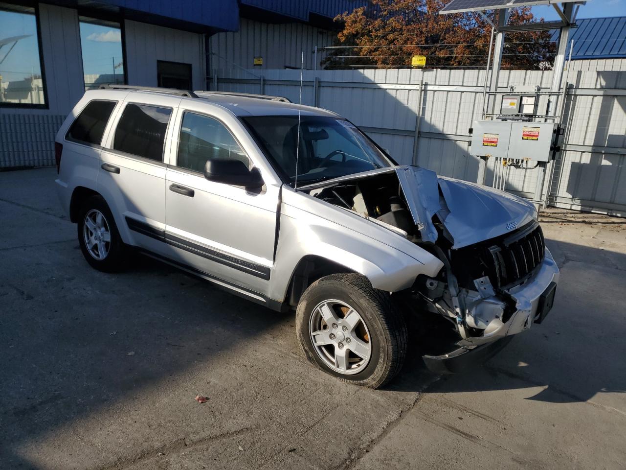 2005 Jeep Grand Cherokee Laredo Silver vin: 1J4GR48K35C634856