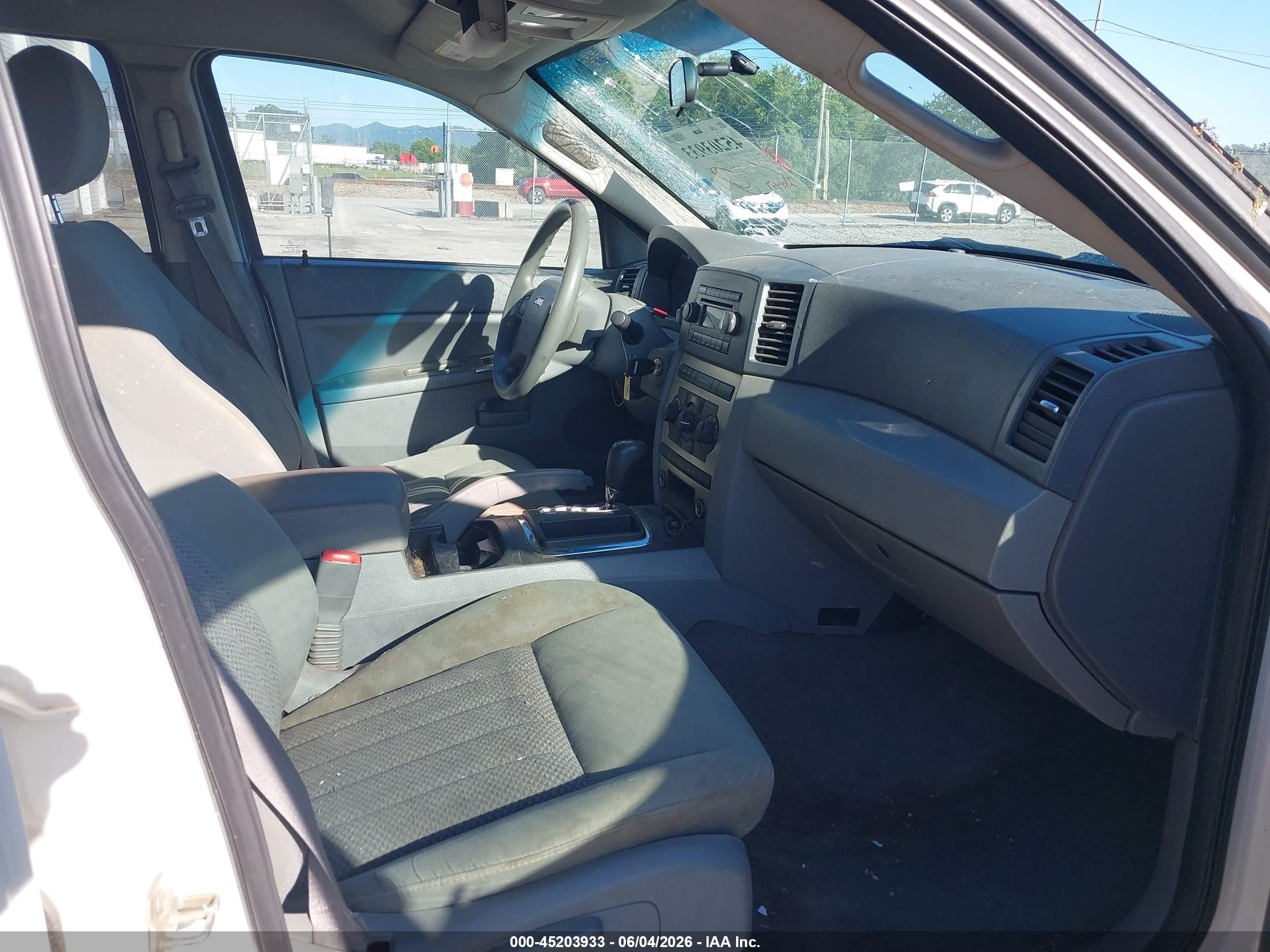 2006 Jeep Grand Cherokee Laredo White vin: 1J4GR48K36C340357