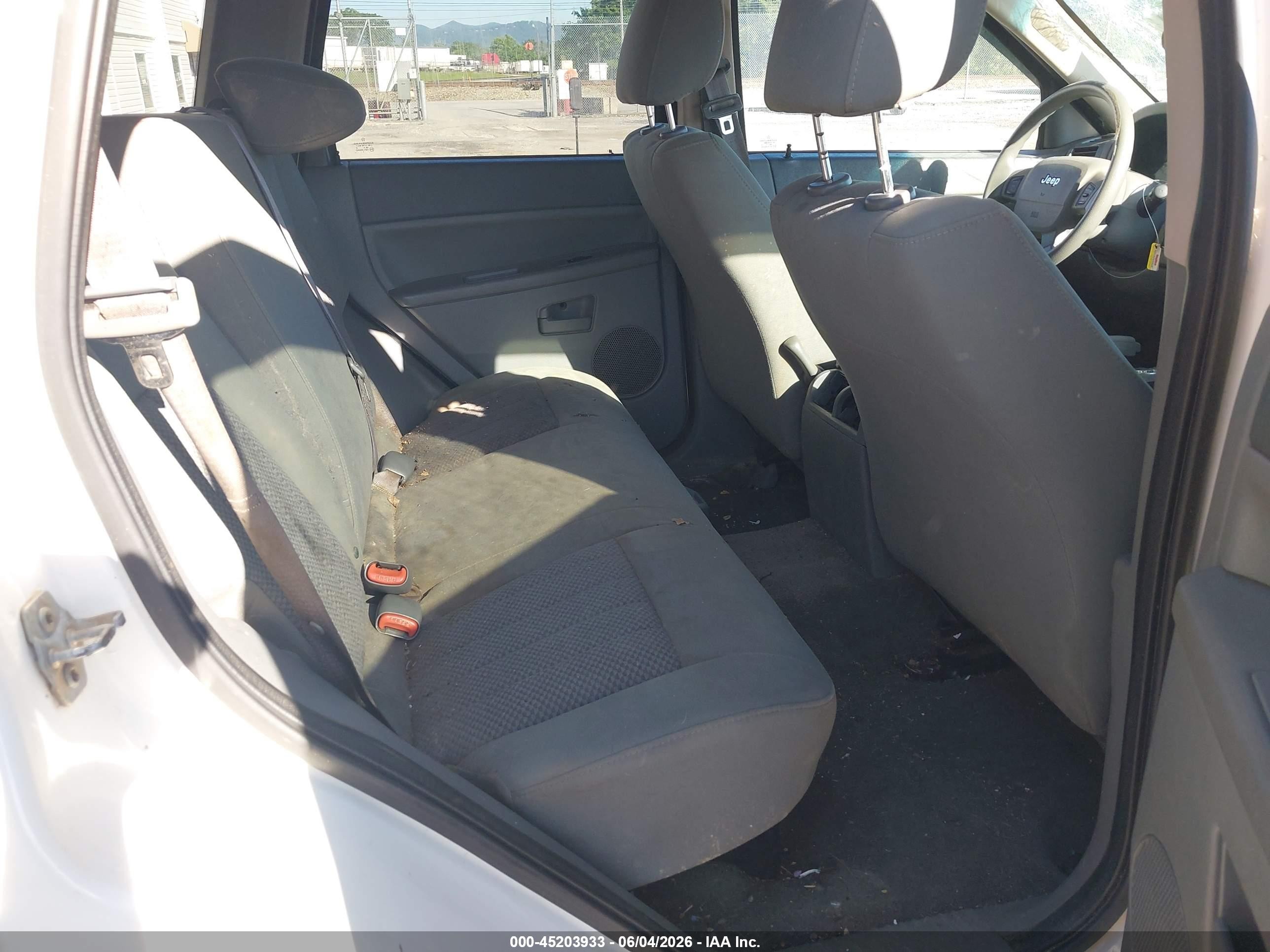 2006 Jeep Grand Cherokee Laredo White vin: 1J4GR48K36C340357