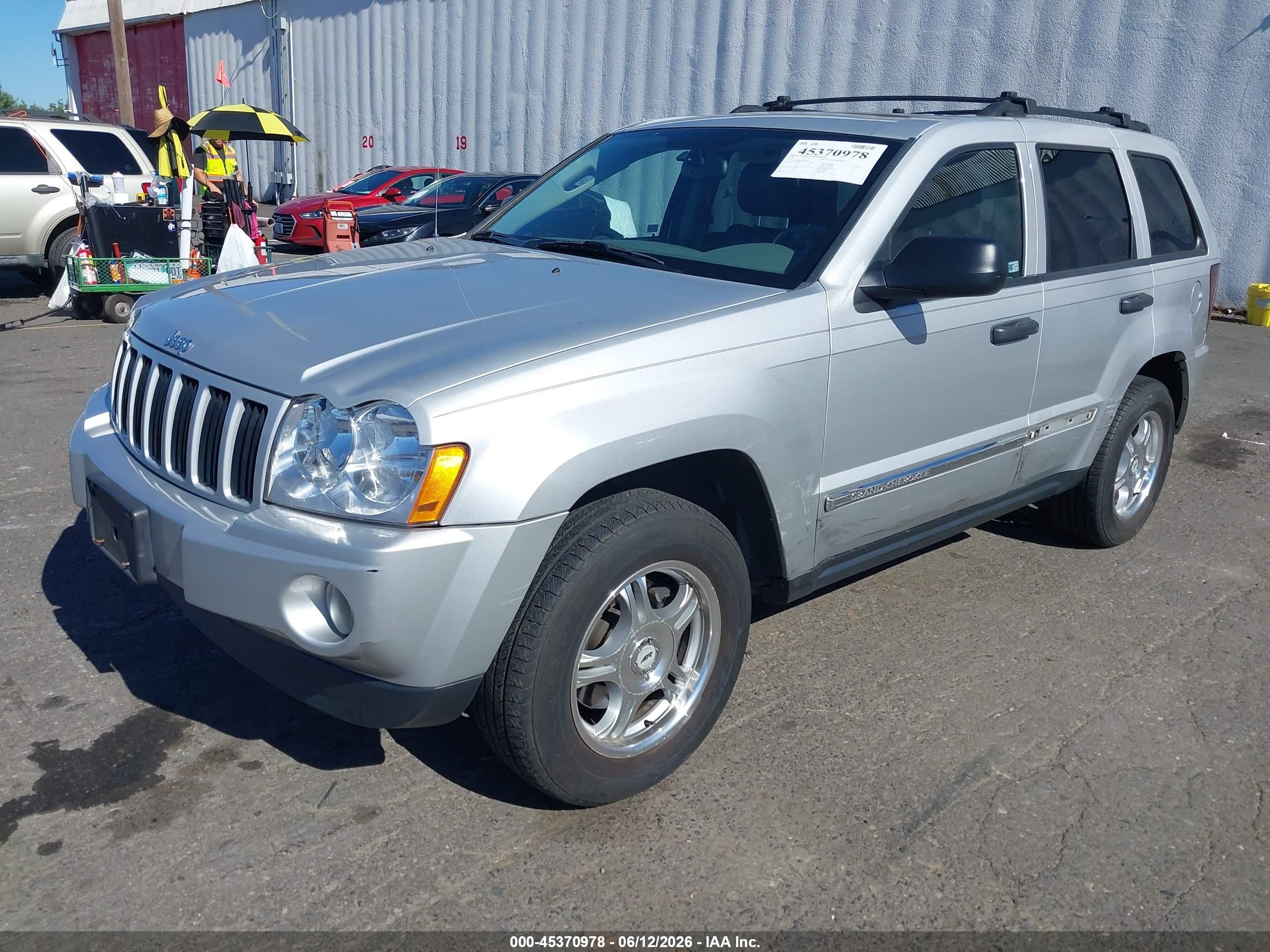 2005 Jeep Grand Cherokee Laredo Gray vin: 1J4GR48K45C653576
